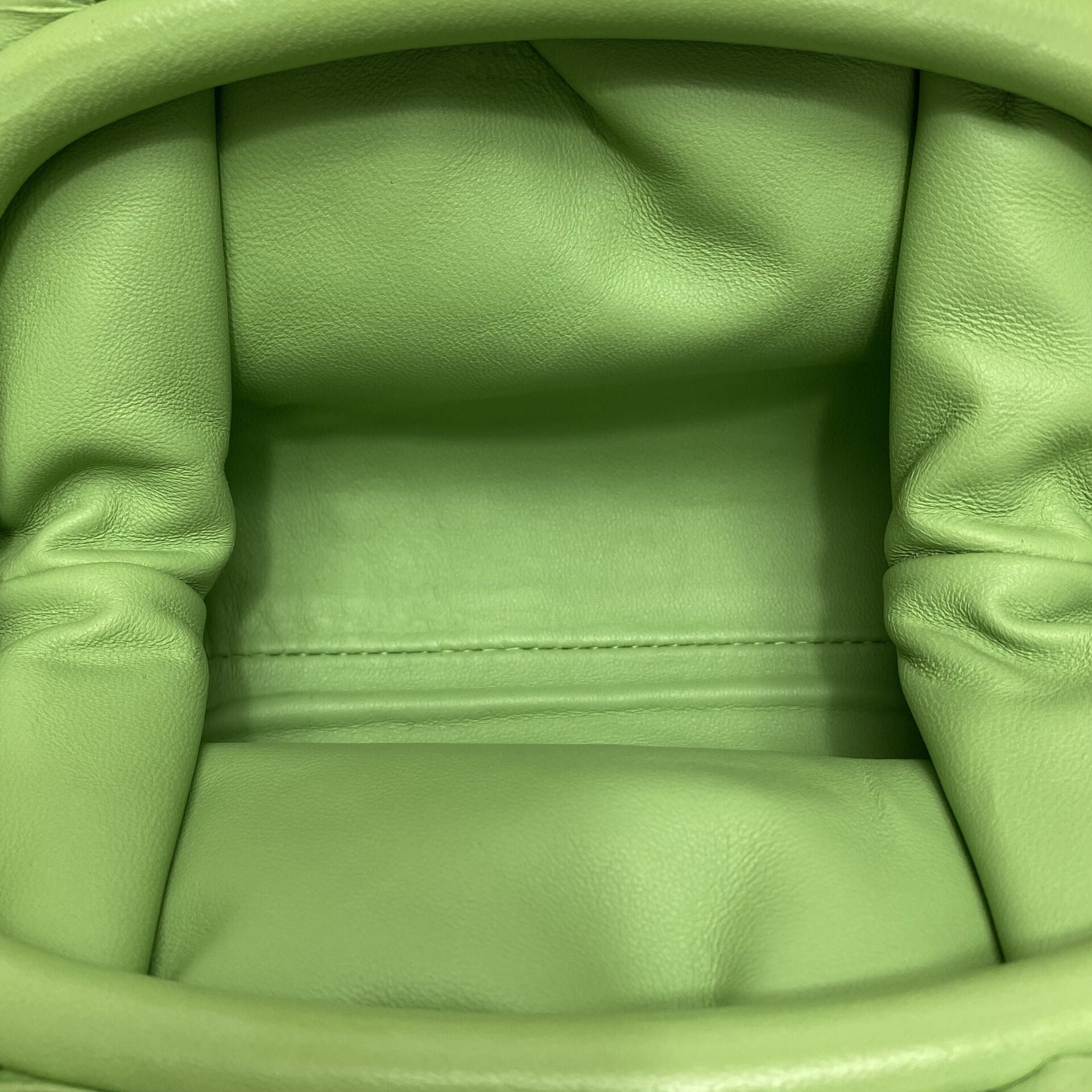 Bolsa Bottega Veneta The Mini Pouch Verde