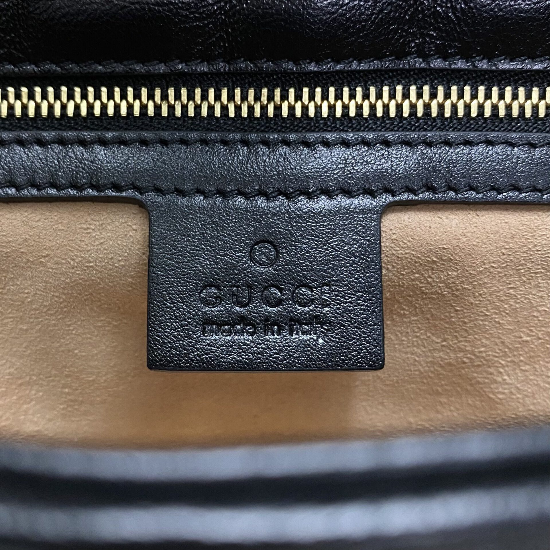 Bolsa Gucci GG Marmont Canvas