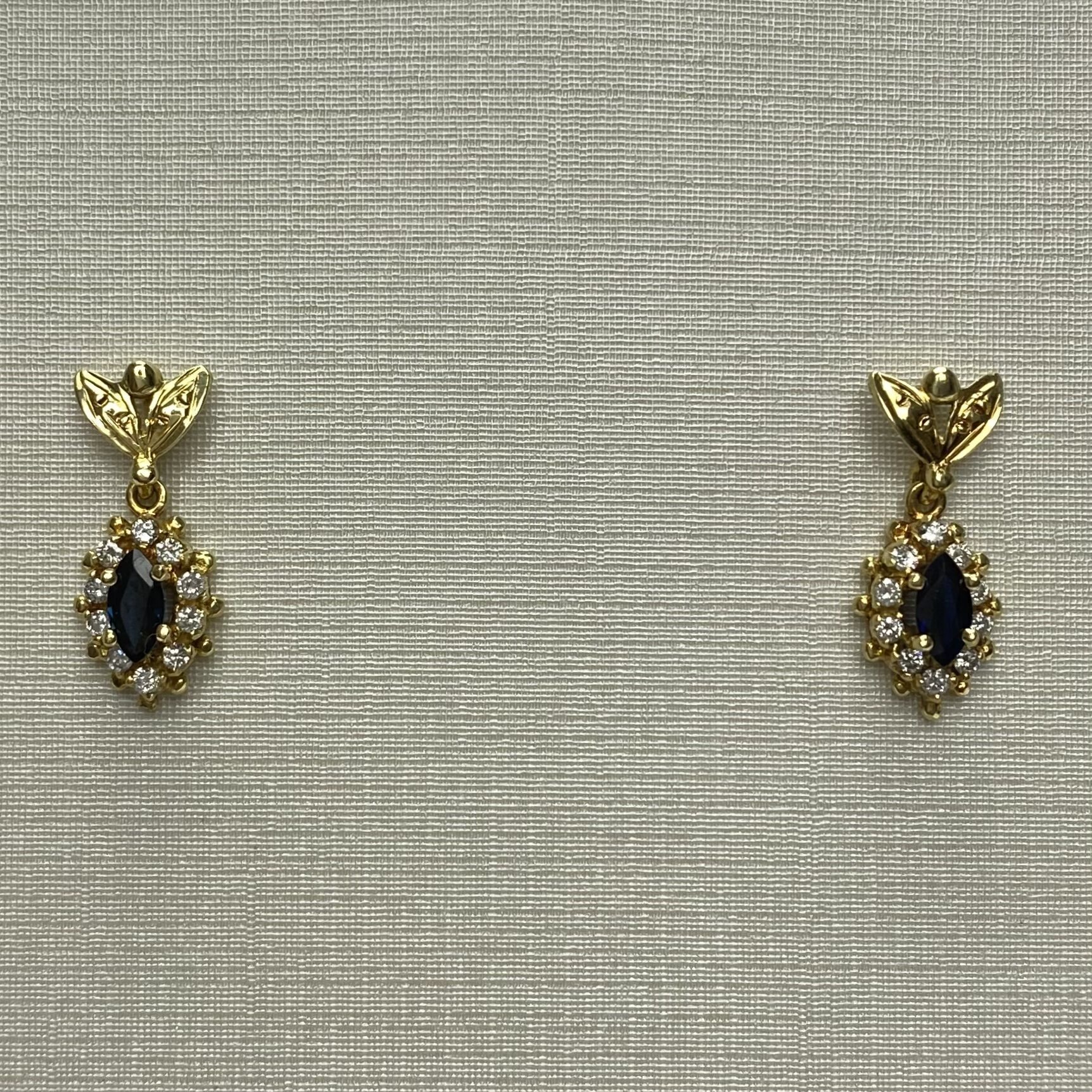 Par de Brincos Ouro Amarelo e Safiras