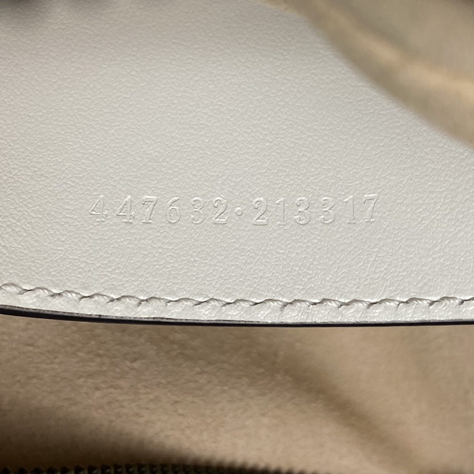 Bolsa Gucci GG Marmont Off White