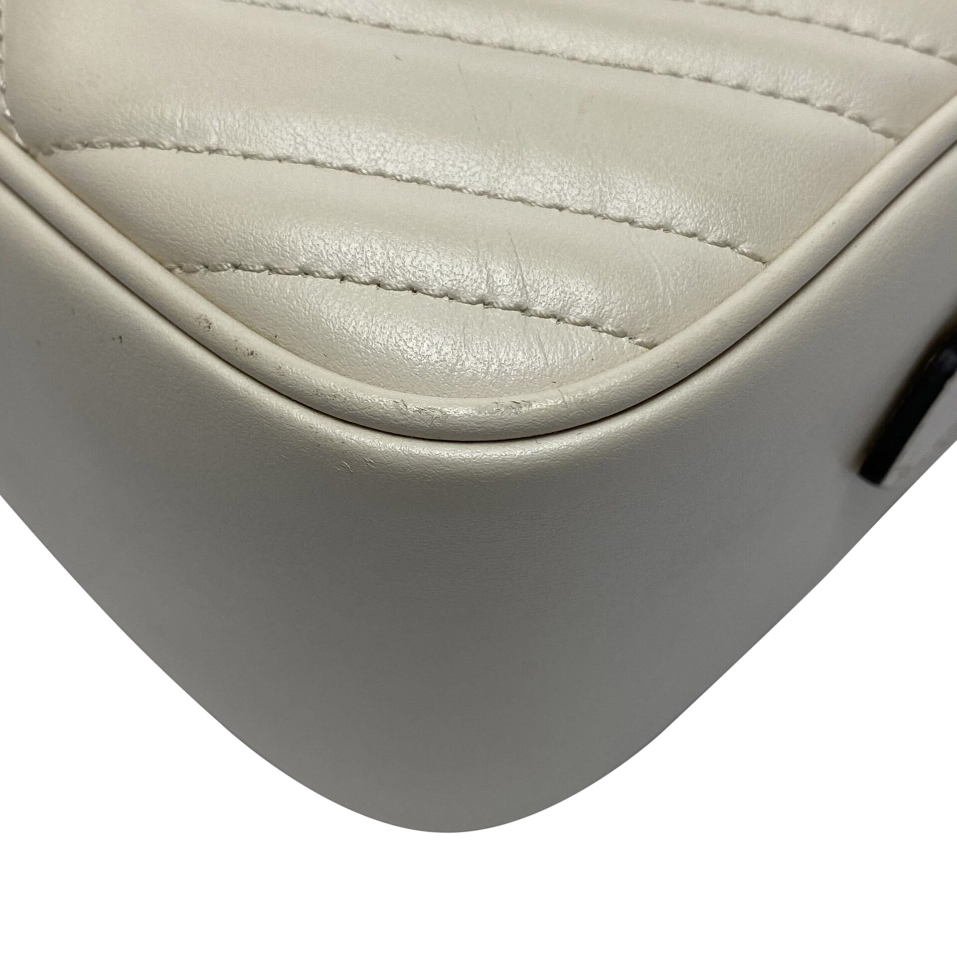 Bolsa Gucci GG Marmont Off White