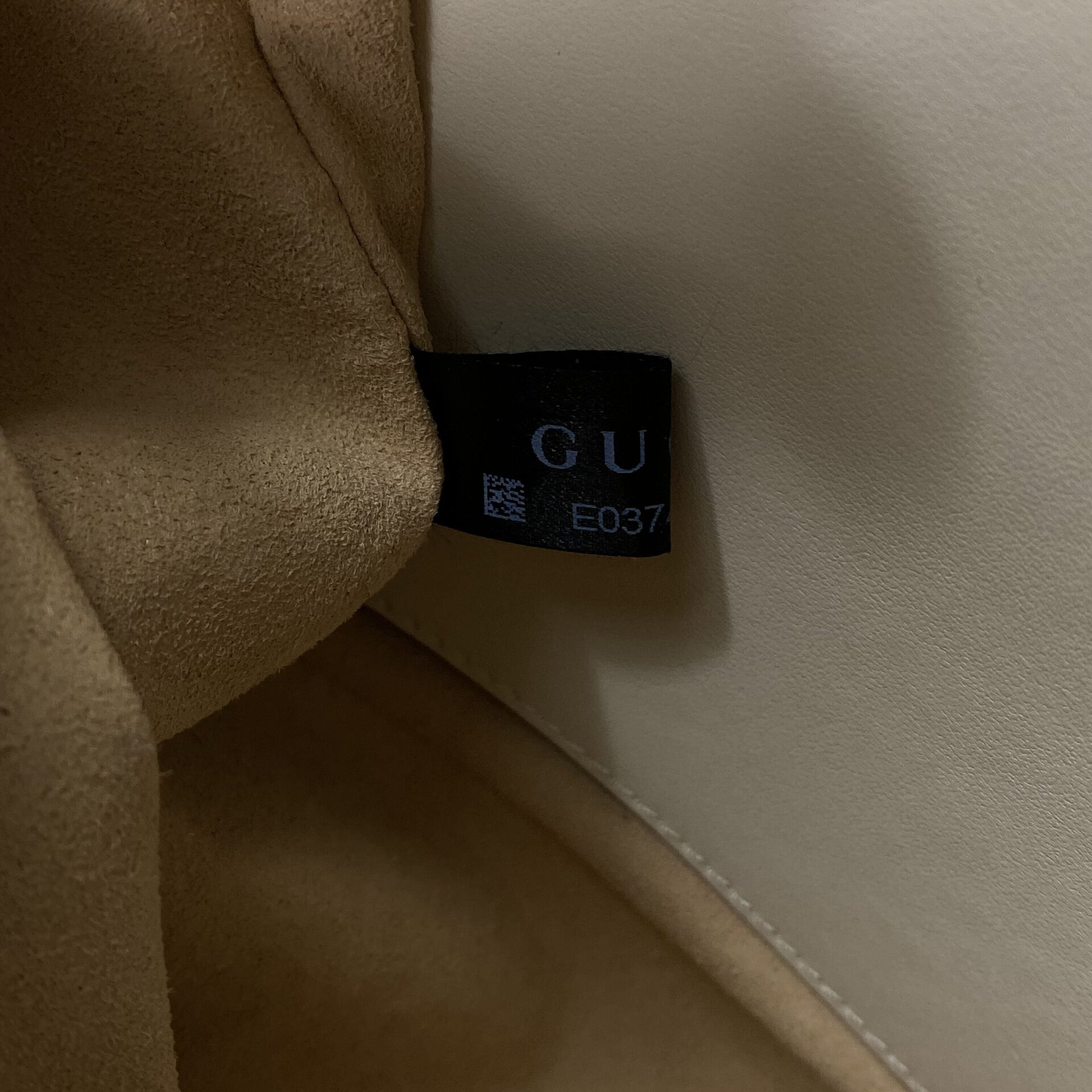 Bolsa Gucci GG Marmont Off White