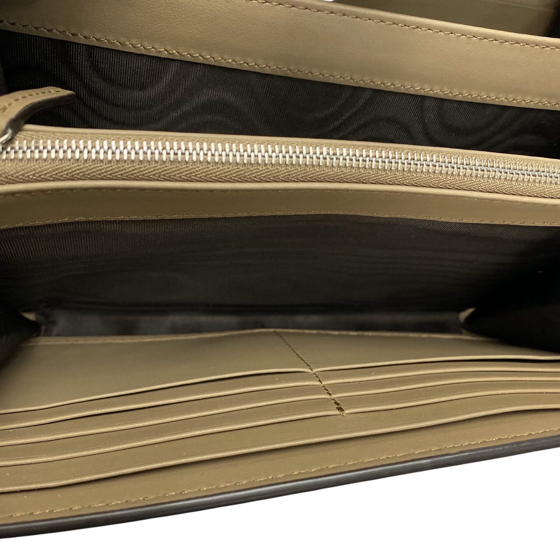 Bolsa Gucci Dionysus GG Supreme Chain Wallet