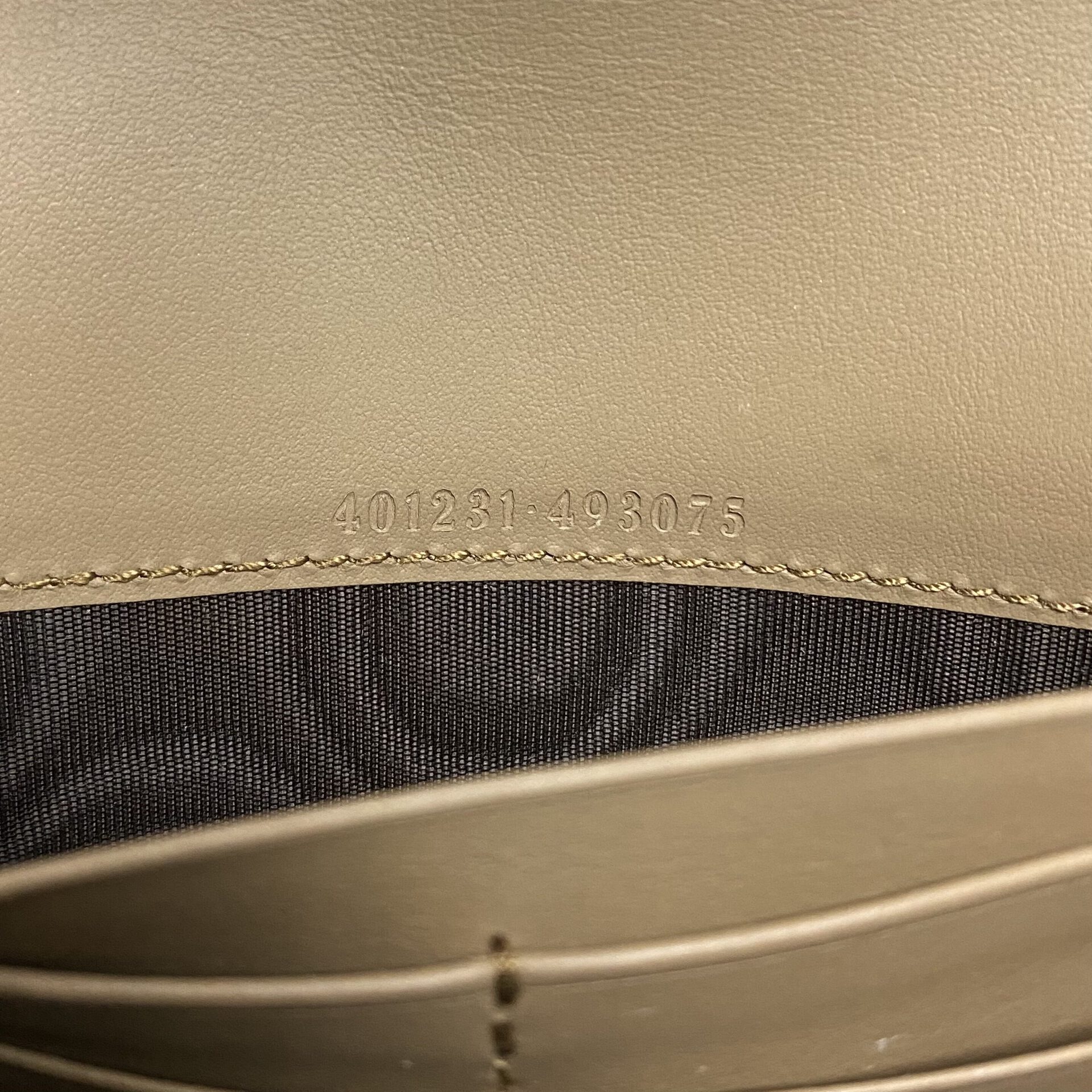 Bolsa Gucci Dionysus GG Supreme Chain Wallet