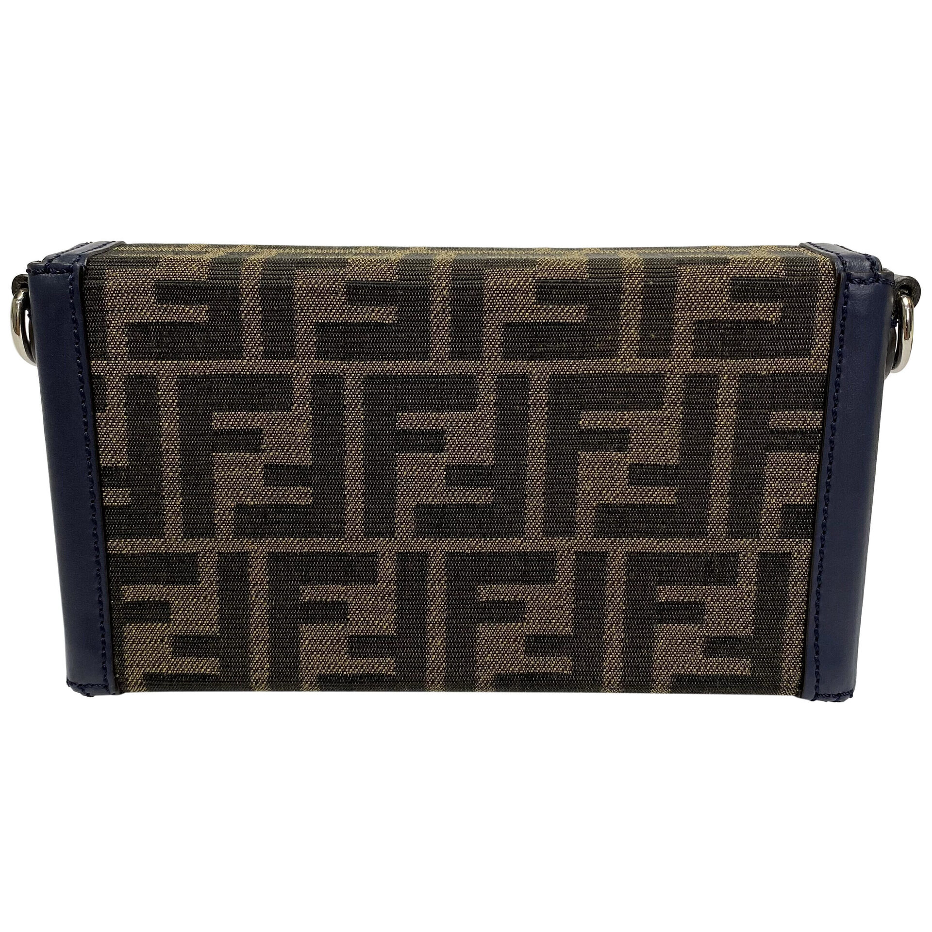 Bolsa Fendi Phone Pouch Baguette Soft Trunck