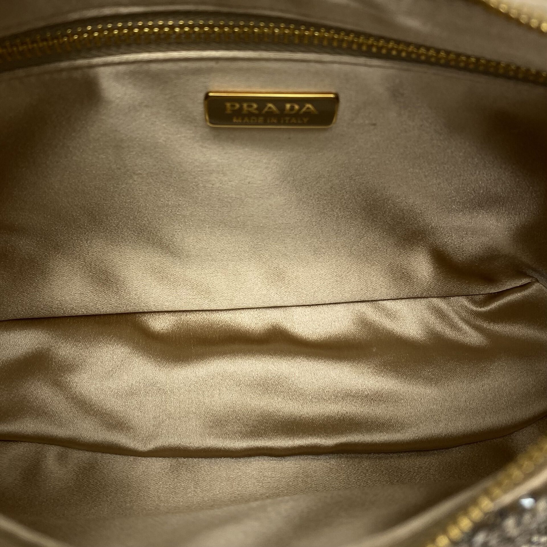 Bolsa Prada Re-Edition Crystal