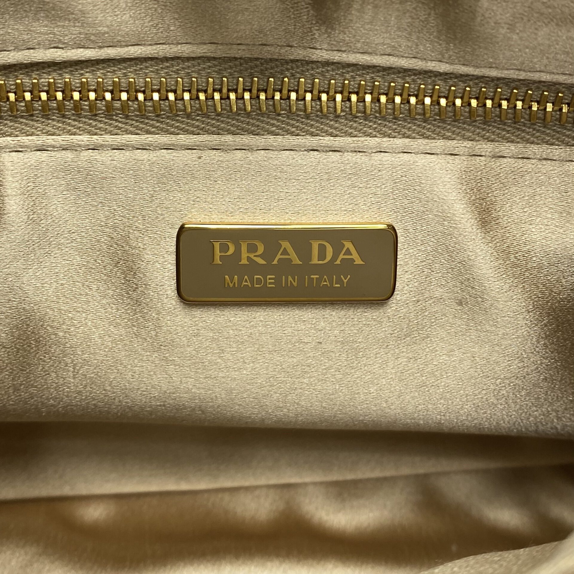 Bolsa Prada Re-Edition Crystal