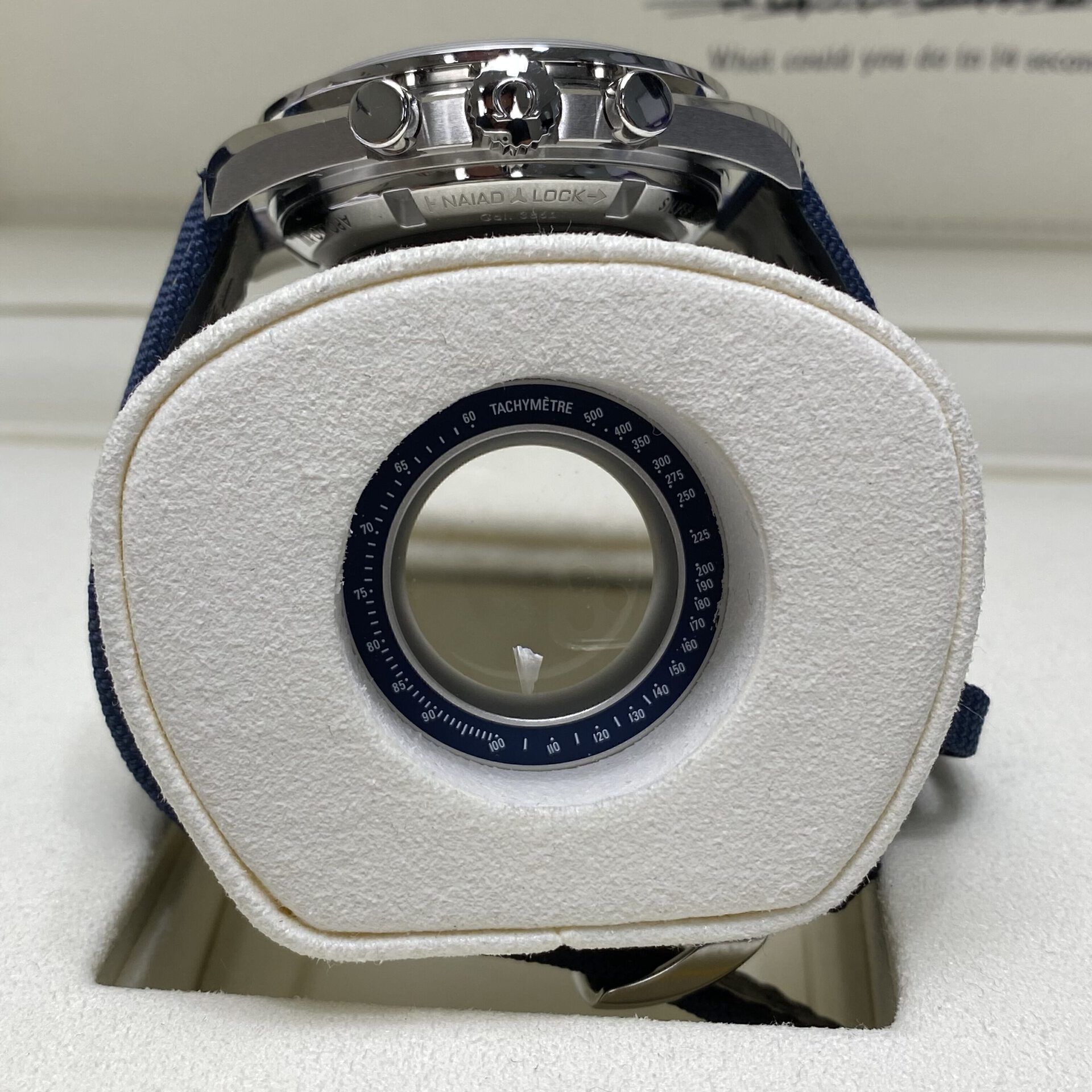 Relógio Omega Speedmaster Silver Snoopy Award 50th Anniversary