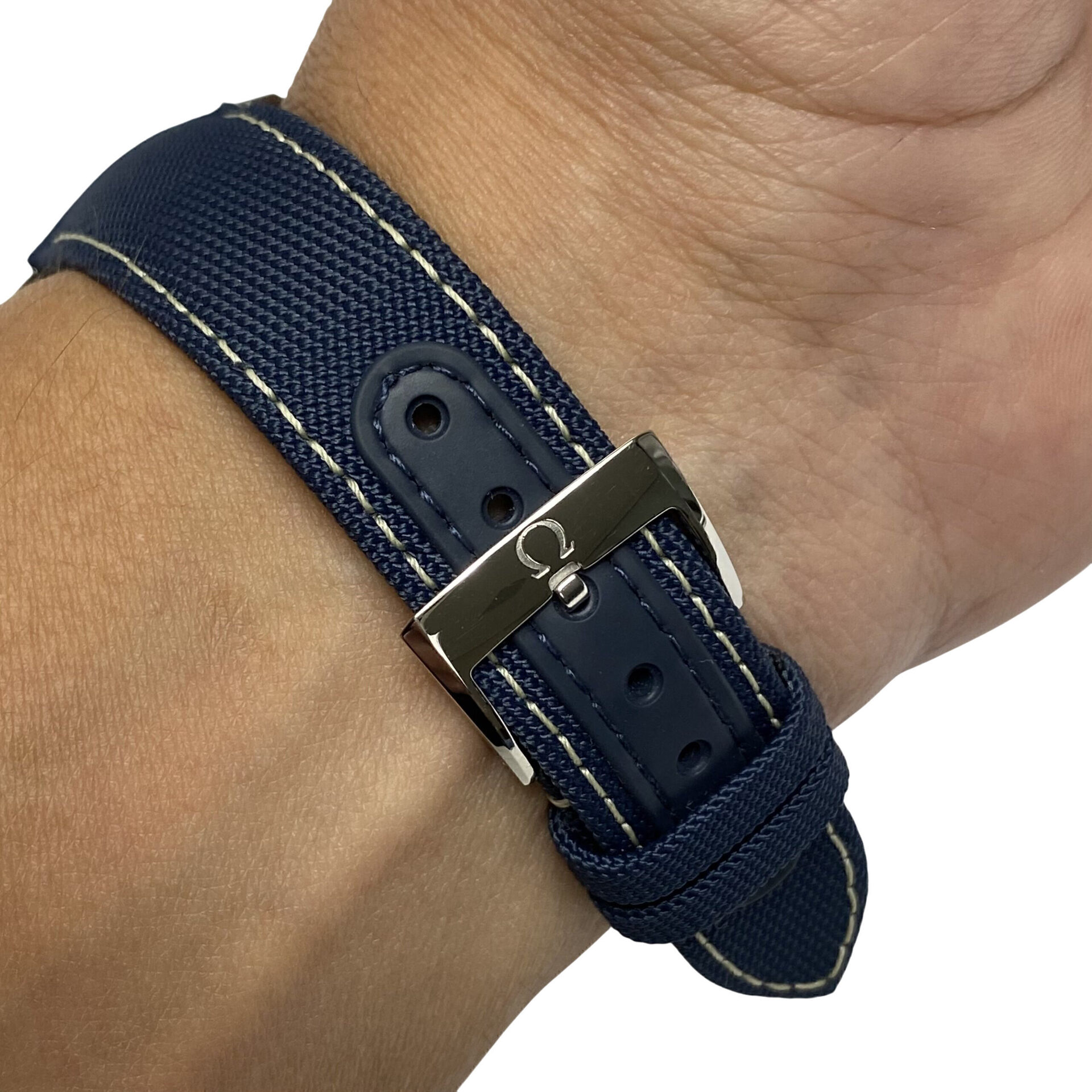 Relógio Omega Speedmaster Silver Snoopy Award 50th Anniversary