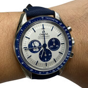 Relógio Omega Speedmaster Silver Snoopy Award 50th Anniversary