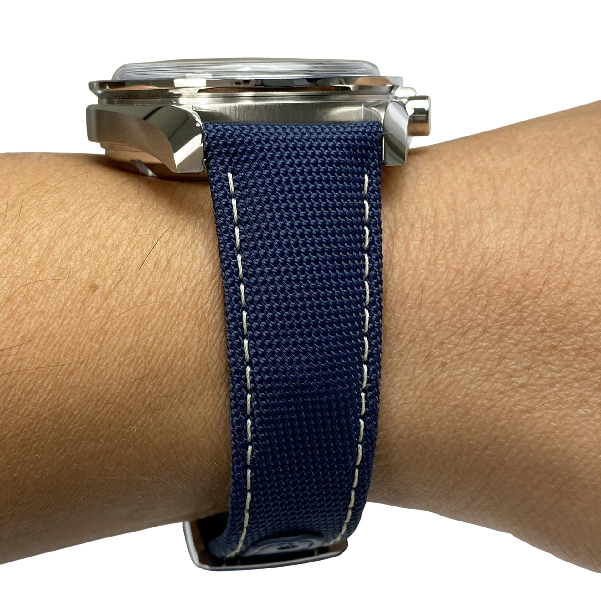 Relógio Omega Speedmaster Silver Snoopy Award 50th Anniversary