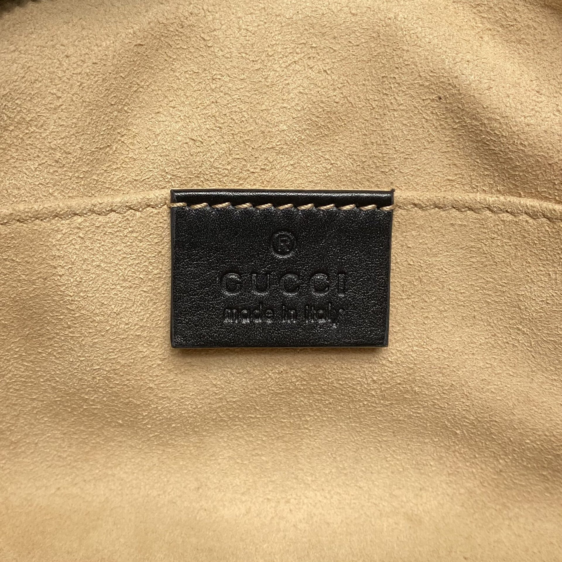 Pochete Gucci GG Marmont Preta