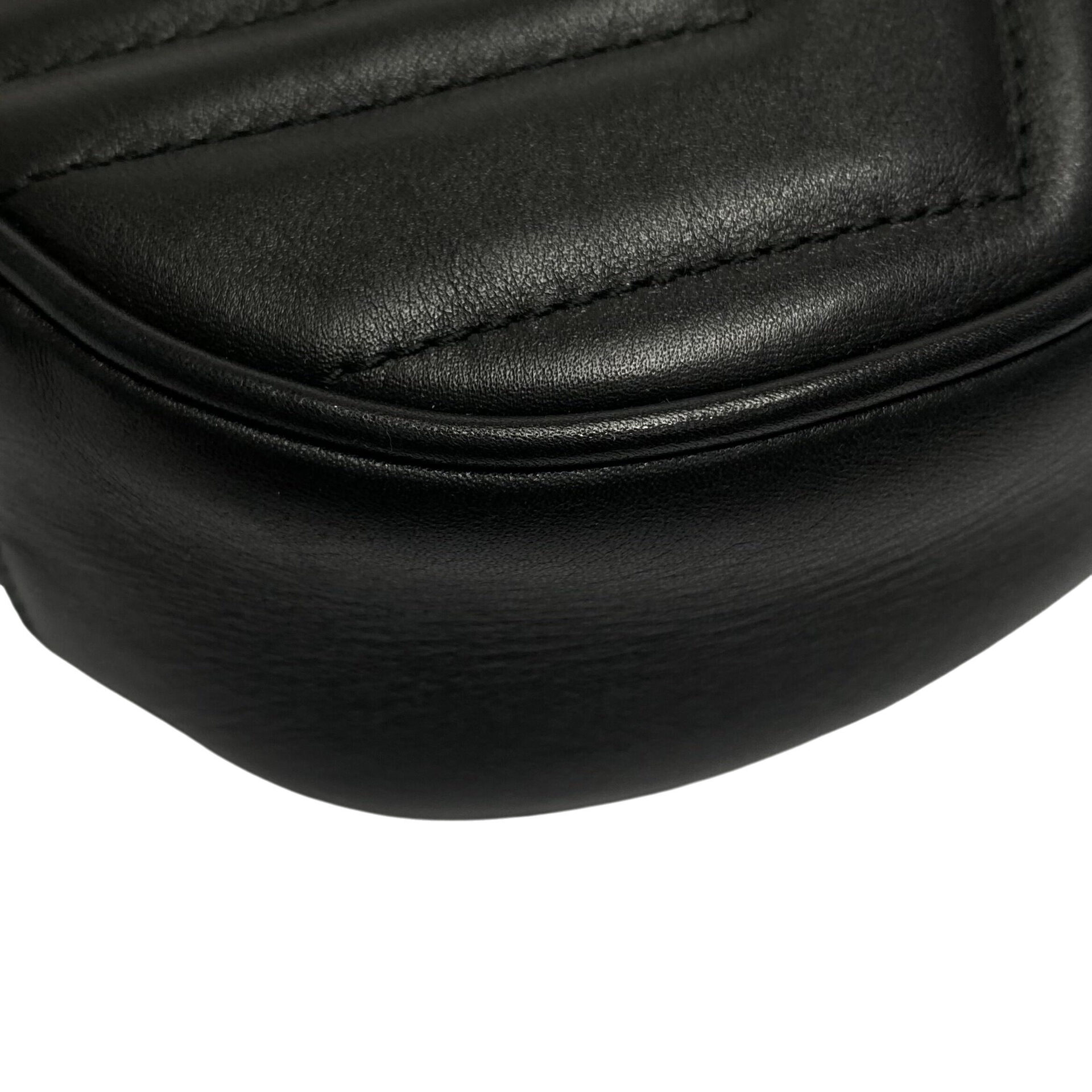 Pochete Gucci GG Marmont Preta