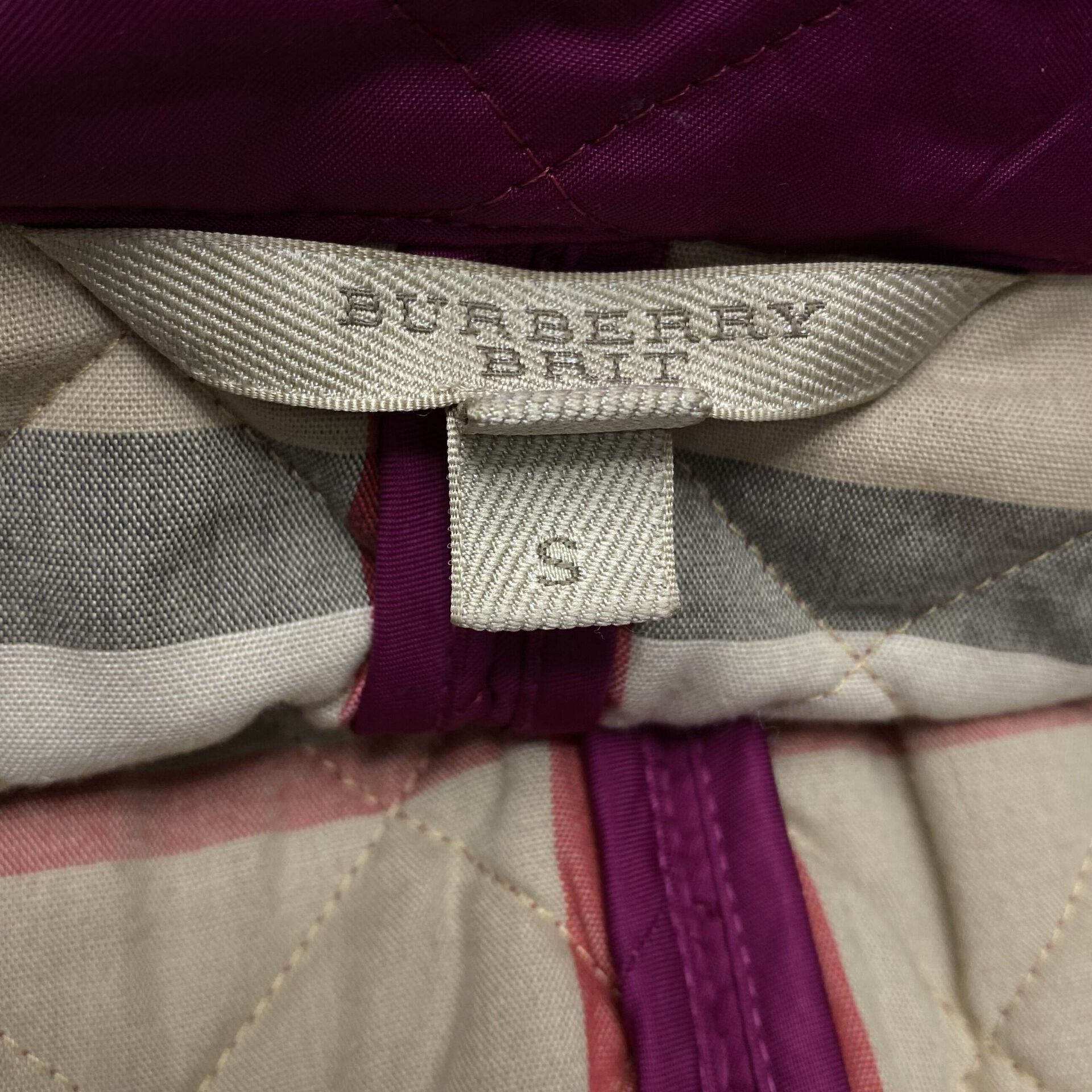 Casaco Burberry Matelassê Roxo