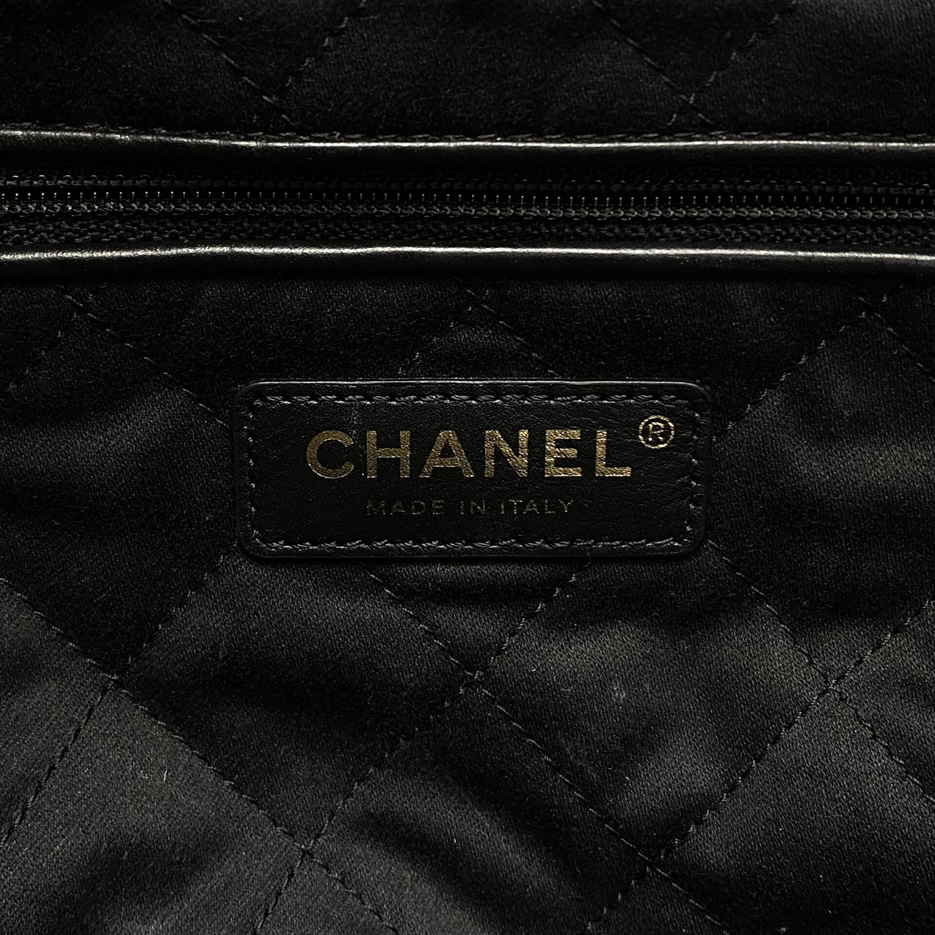 Bolsa Chanel 22 Preta