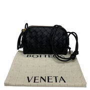 Bolsa Bottega Veneta Concert Pouch Preta