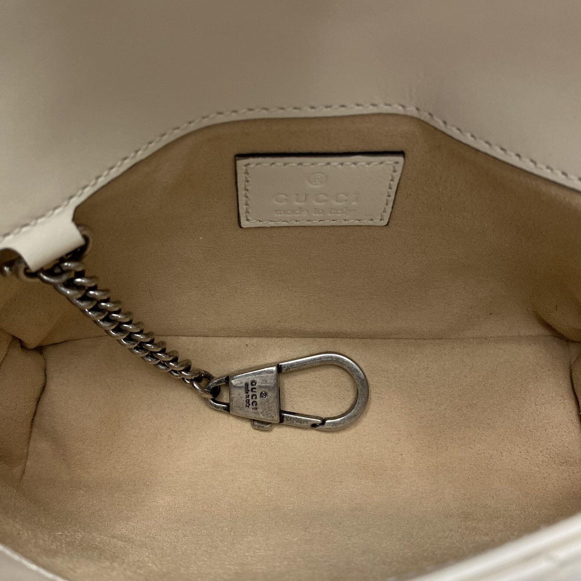 Bolsa Gucci GG Marmont Belt Bag Off White