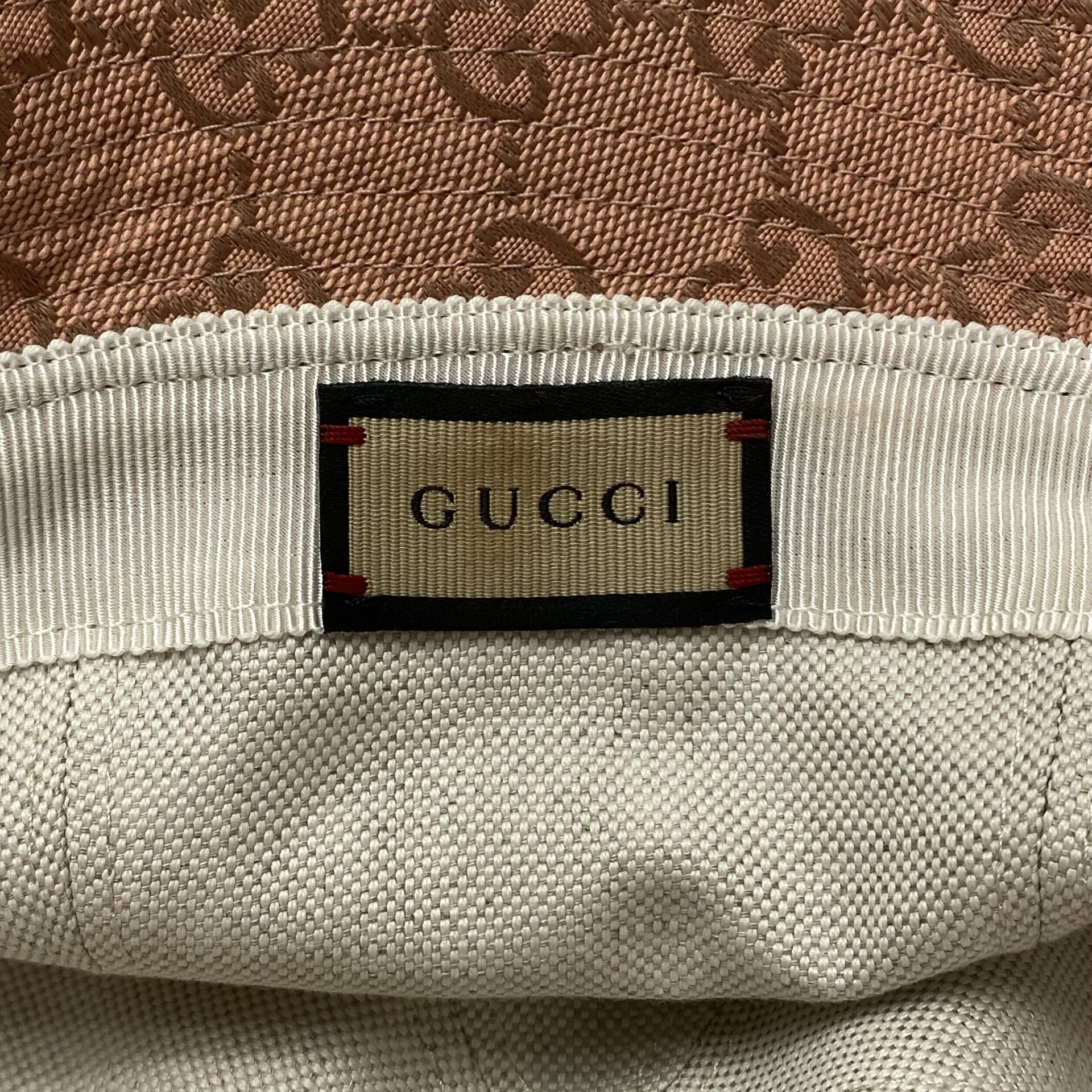 Chapéu Gucci Bucket GG Rosa