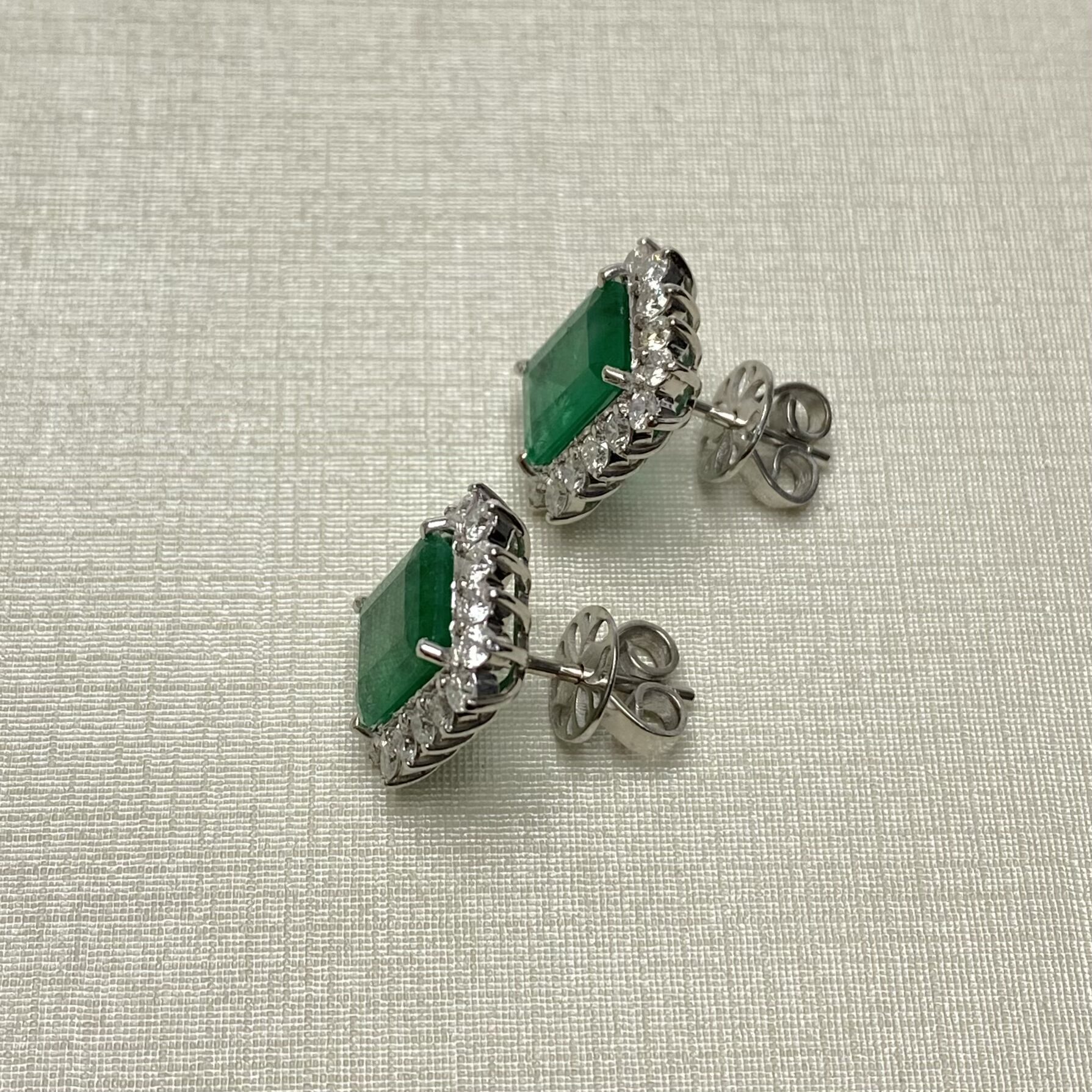 Par de Brincos Esmeraldas - 3.68 ct.