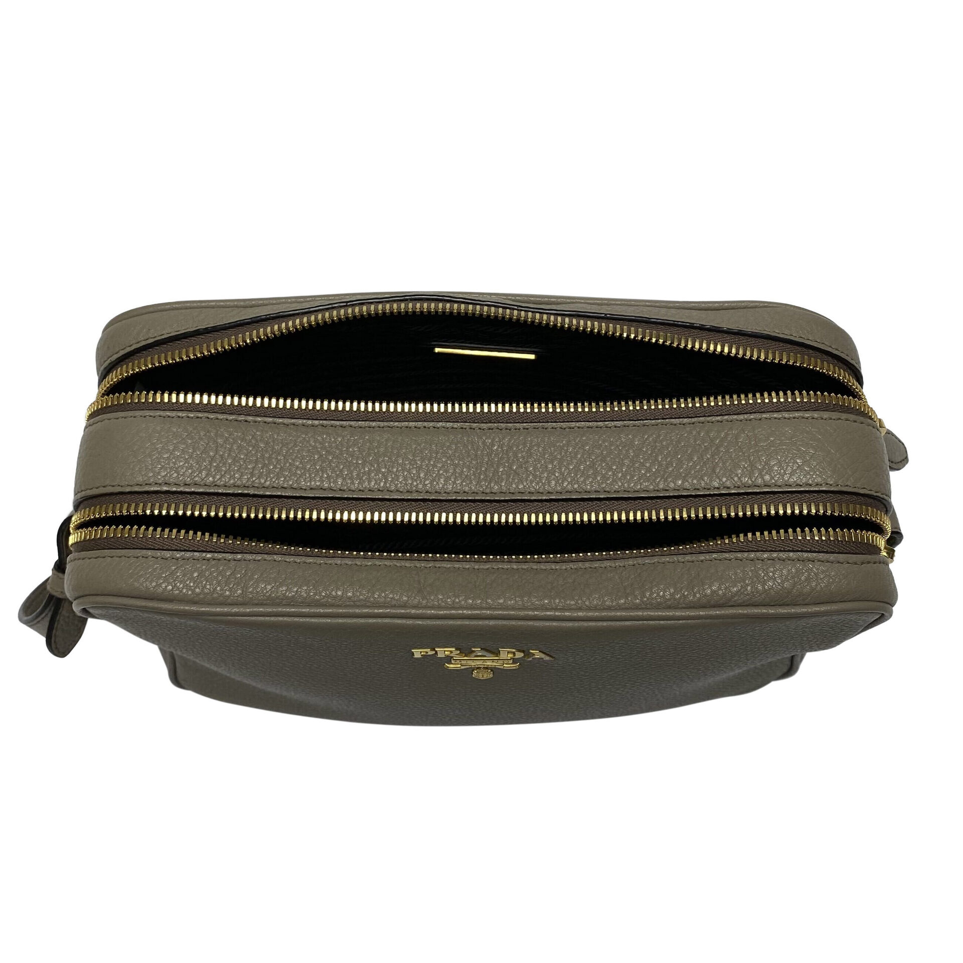 Bolsa Prada Câmera Bag Couro Cinza