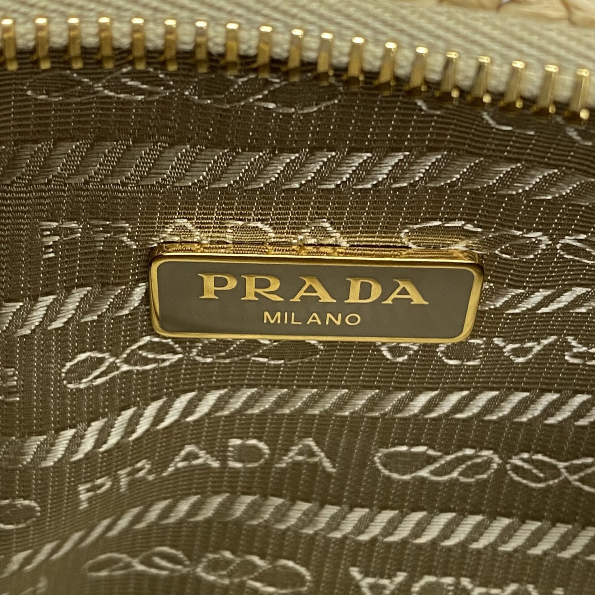 Bolsa Prada Re-Edition 2005 Ráfia Natural