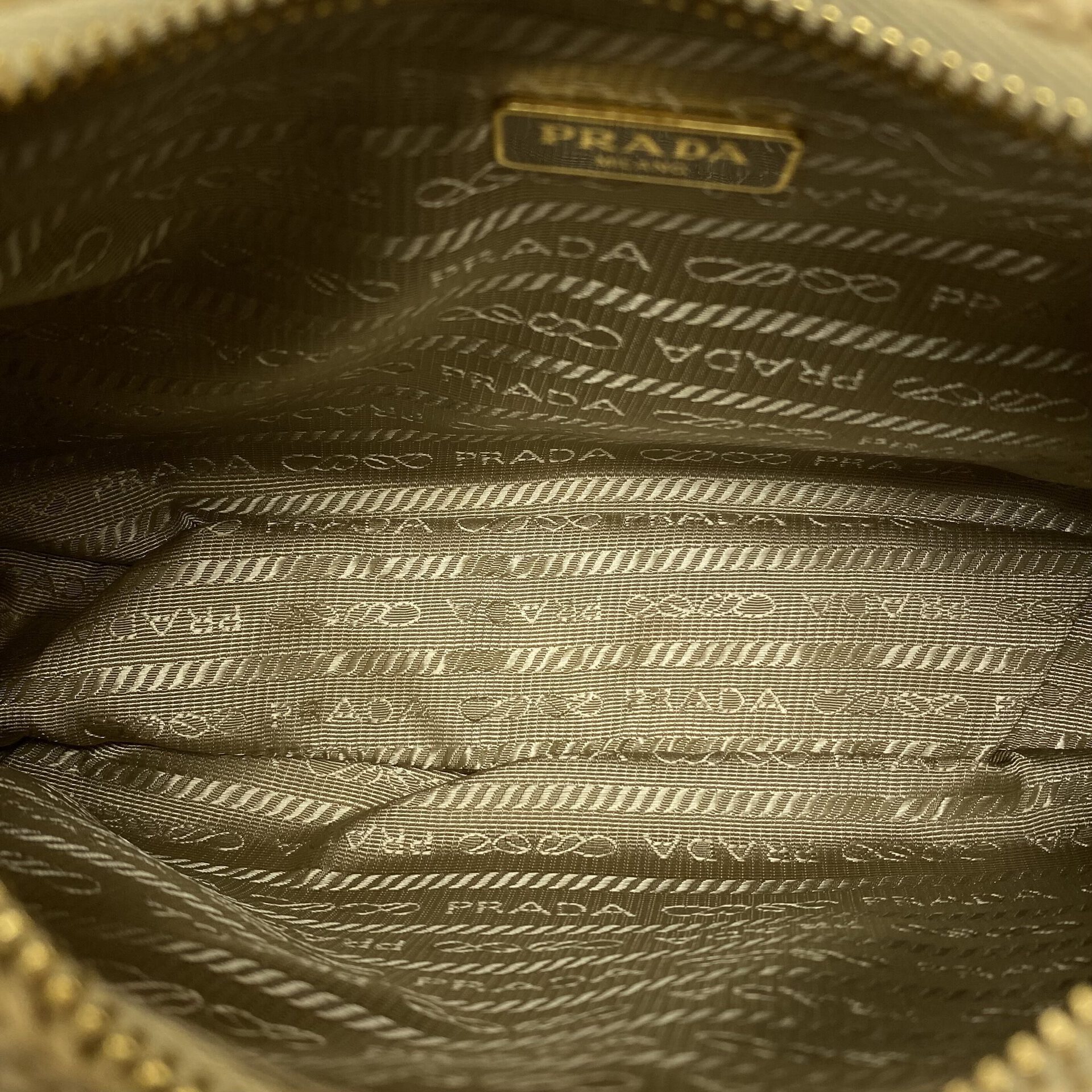 Bolsa Prada Re-Edition 2005 Ráfia Natural