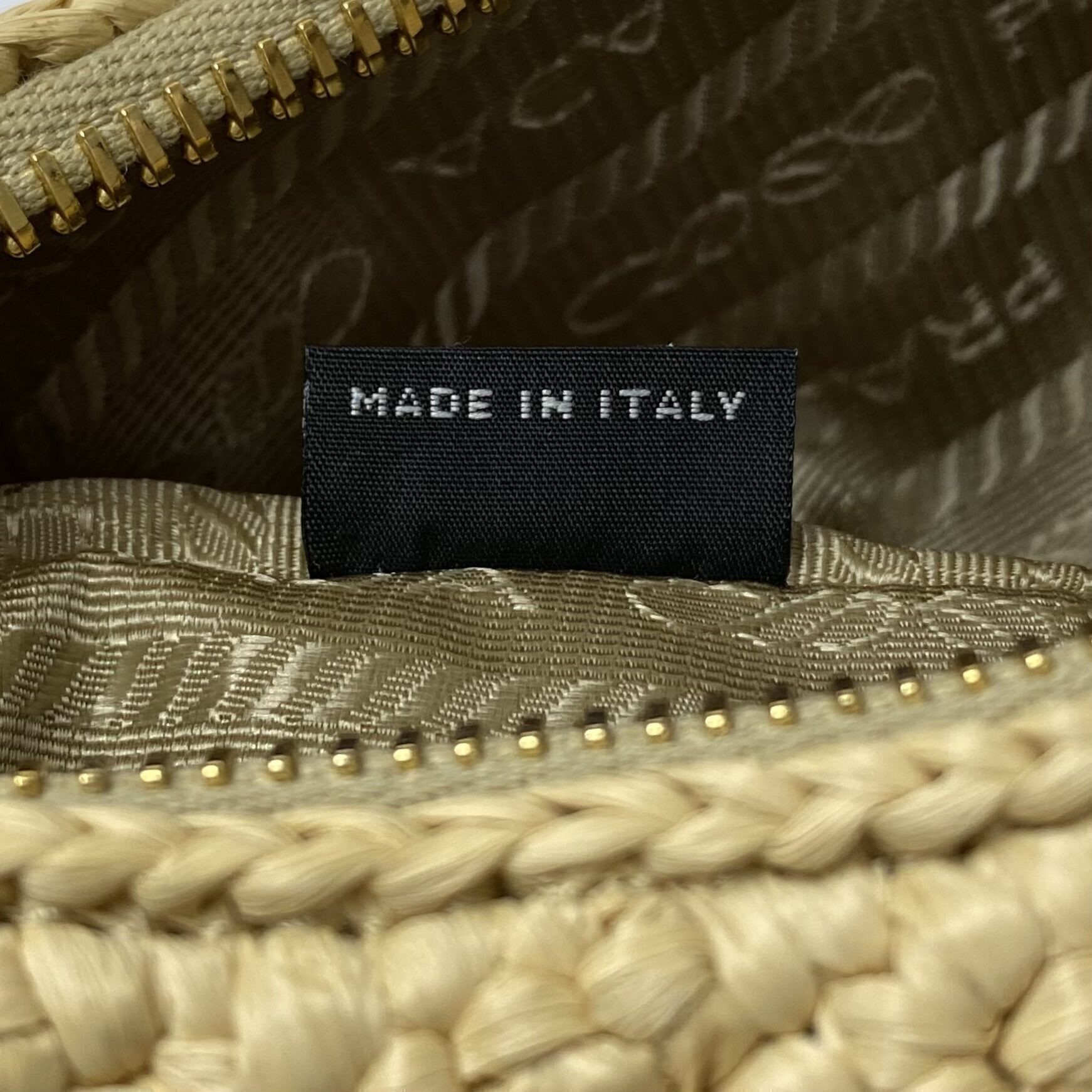 Bolsa Prada Re-Edition 2005 Ráfia Natural