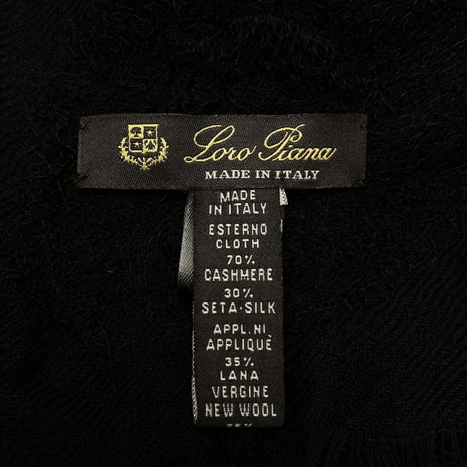 Lenço Loro Piana Preto Bordado