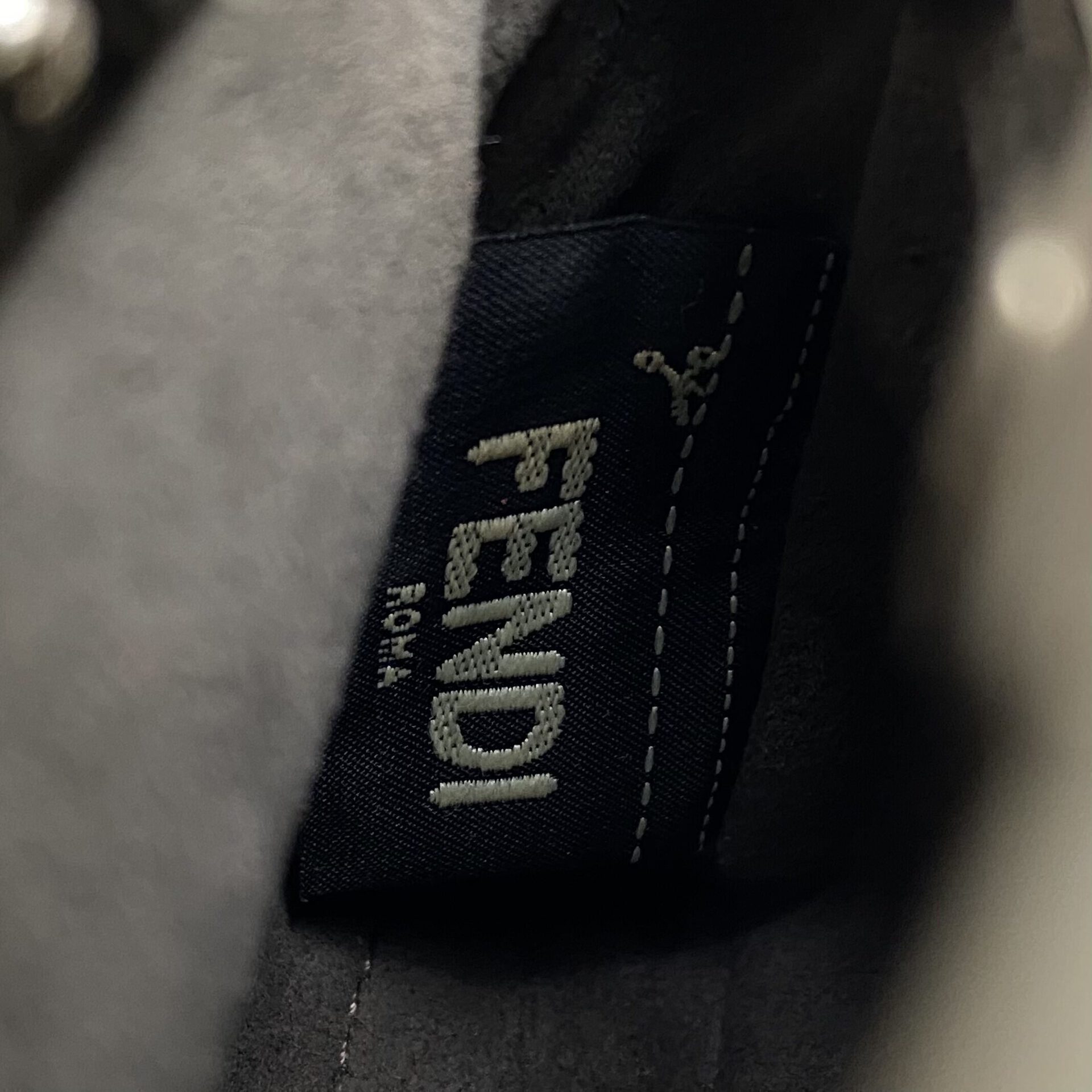 Bolsa Fendi Micro Peekaboo Off White