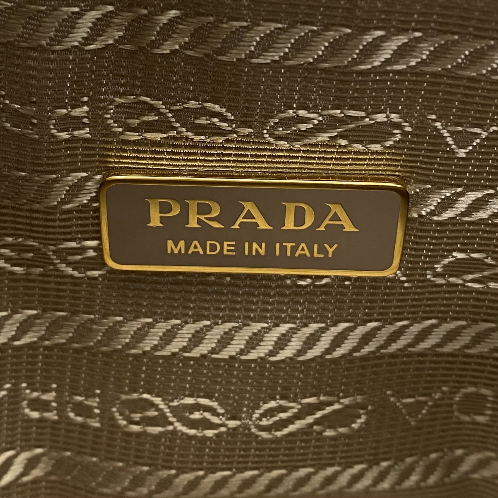 Bolsa Prada Re-Edition 2002 Bege