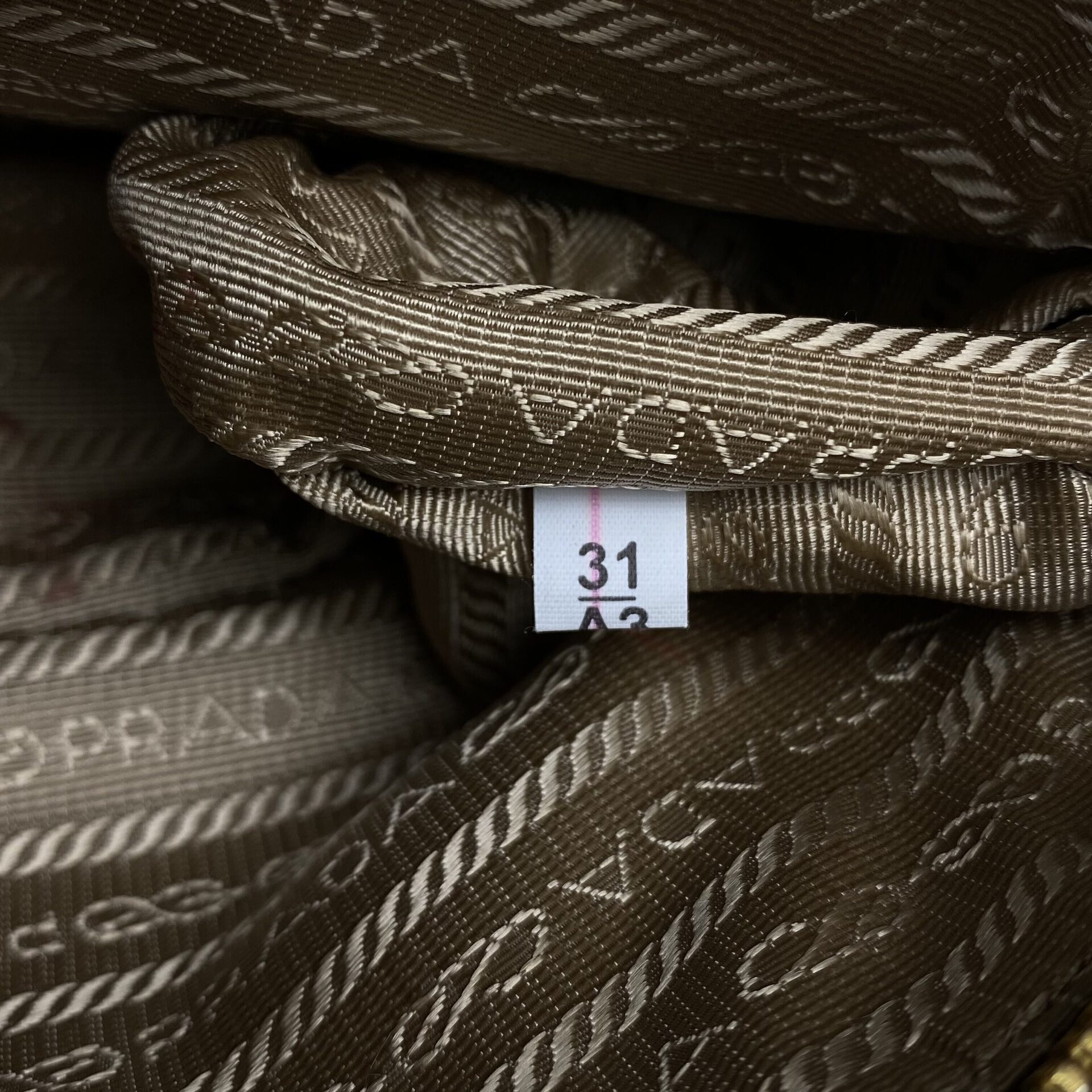 Bolsa Prada Re-Edition 2002 Bege