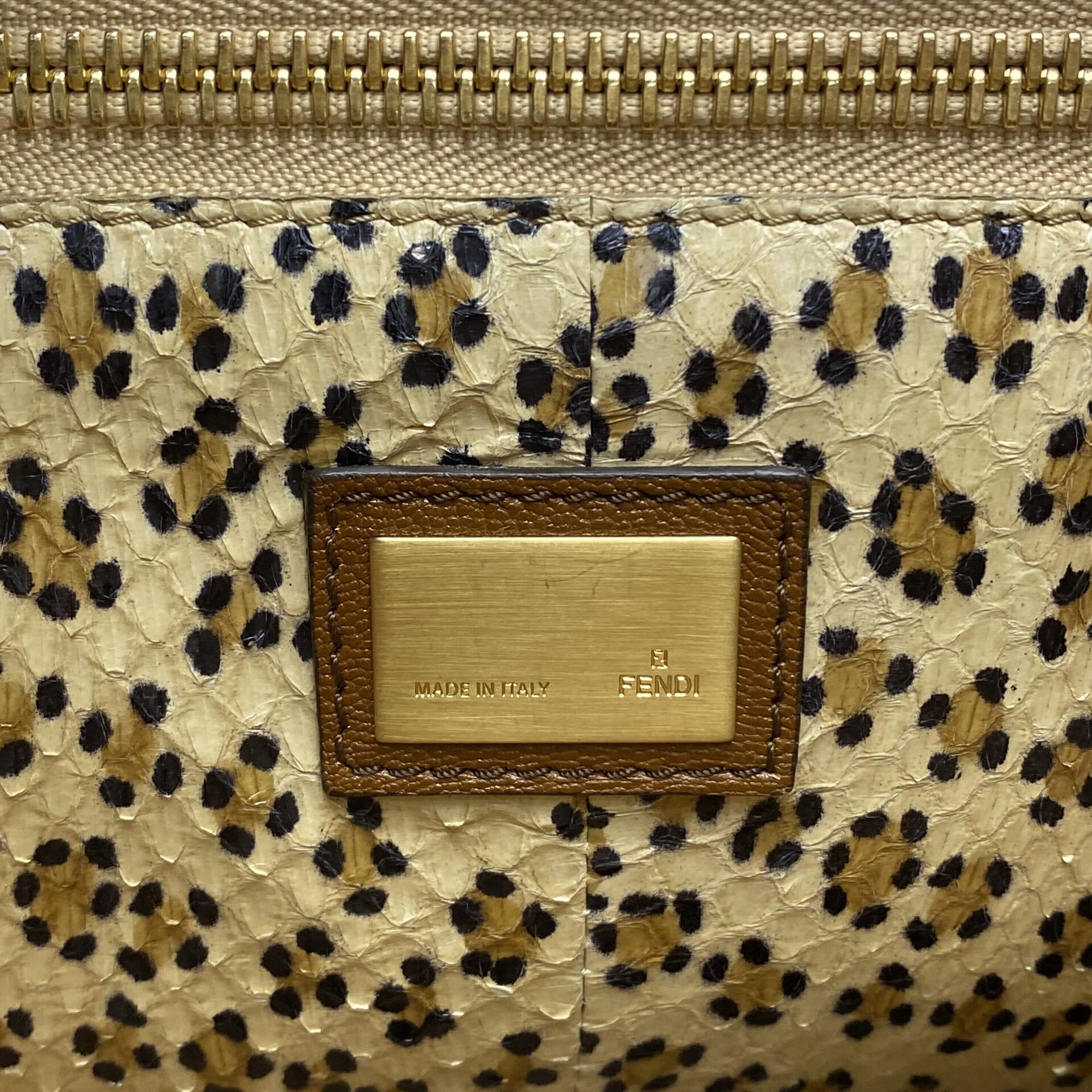 Bolsa Fendi Peekaboo Marrom