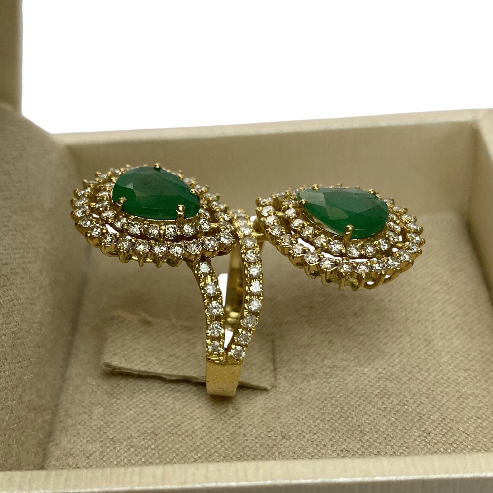 Anel Gotas Esmeraldas