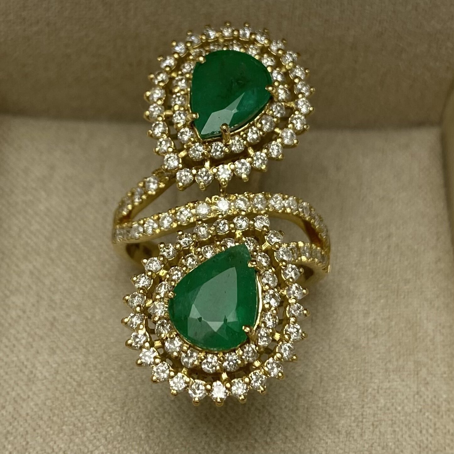 Anel Gotas Esmeraldas