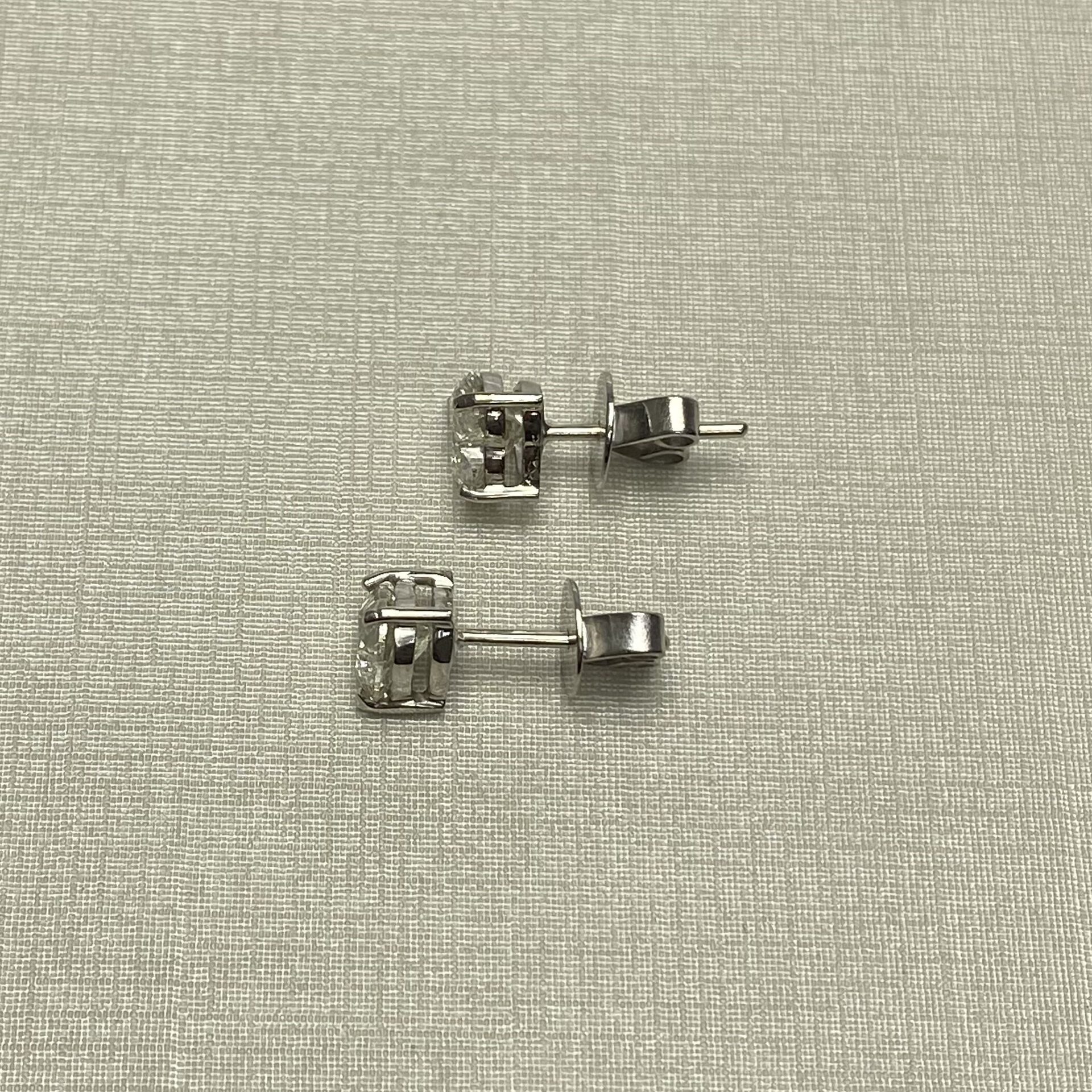 Par de Brincos Solitários - 2.0 ct.