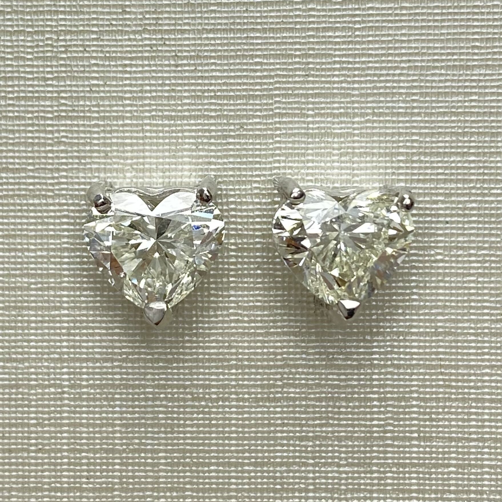 Par de Brincos Solitários - 2.0 ct.