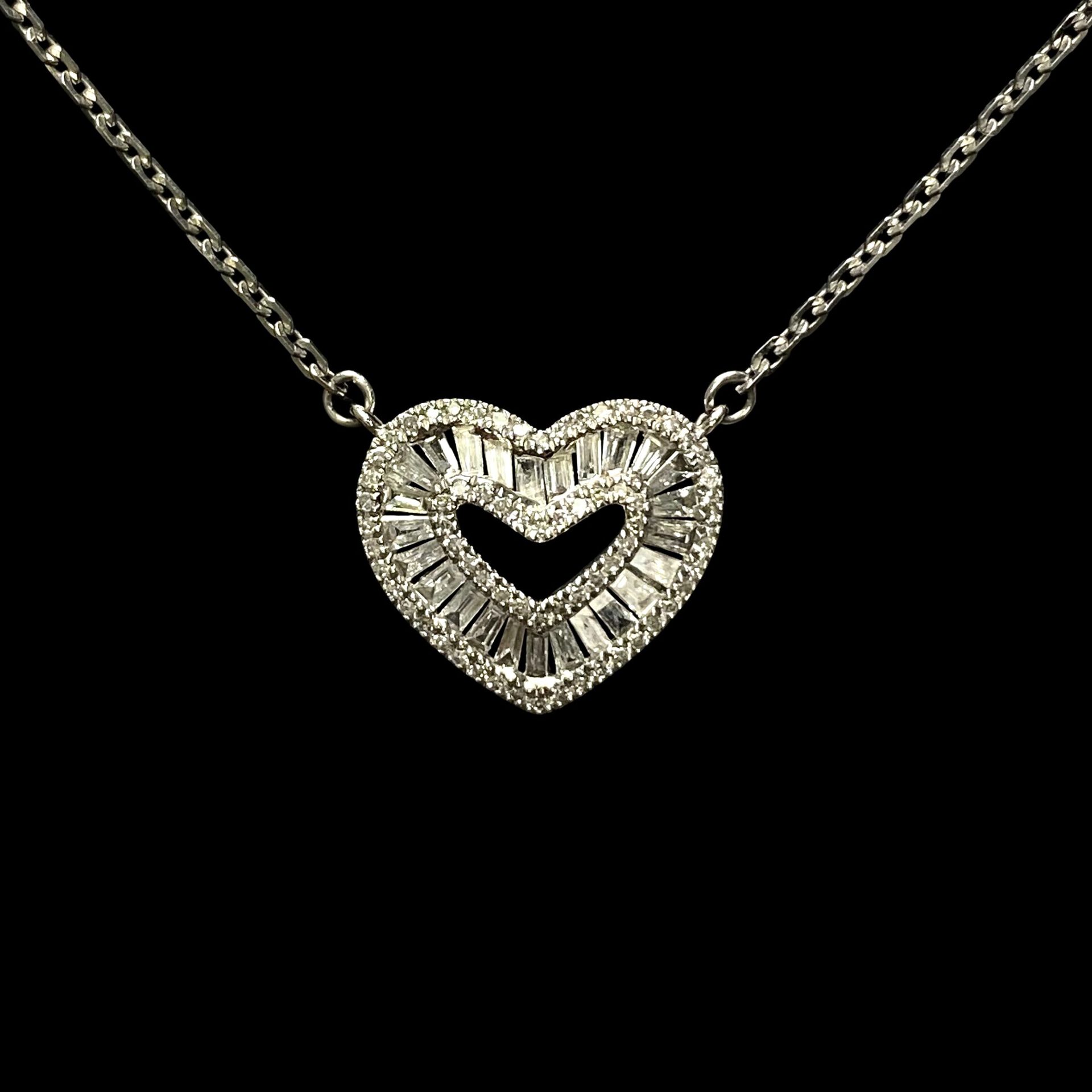 Colar Coração Diamantes Baguetes