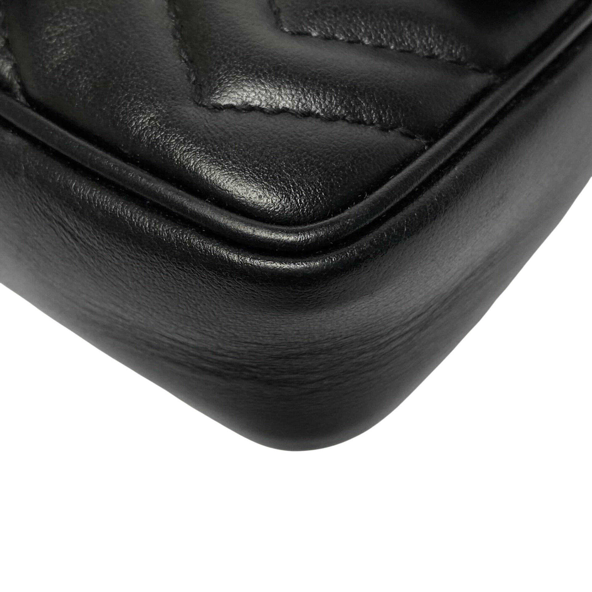 Bolsa Gucci GG Marmont Super Mini Preta