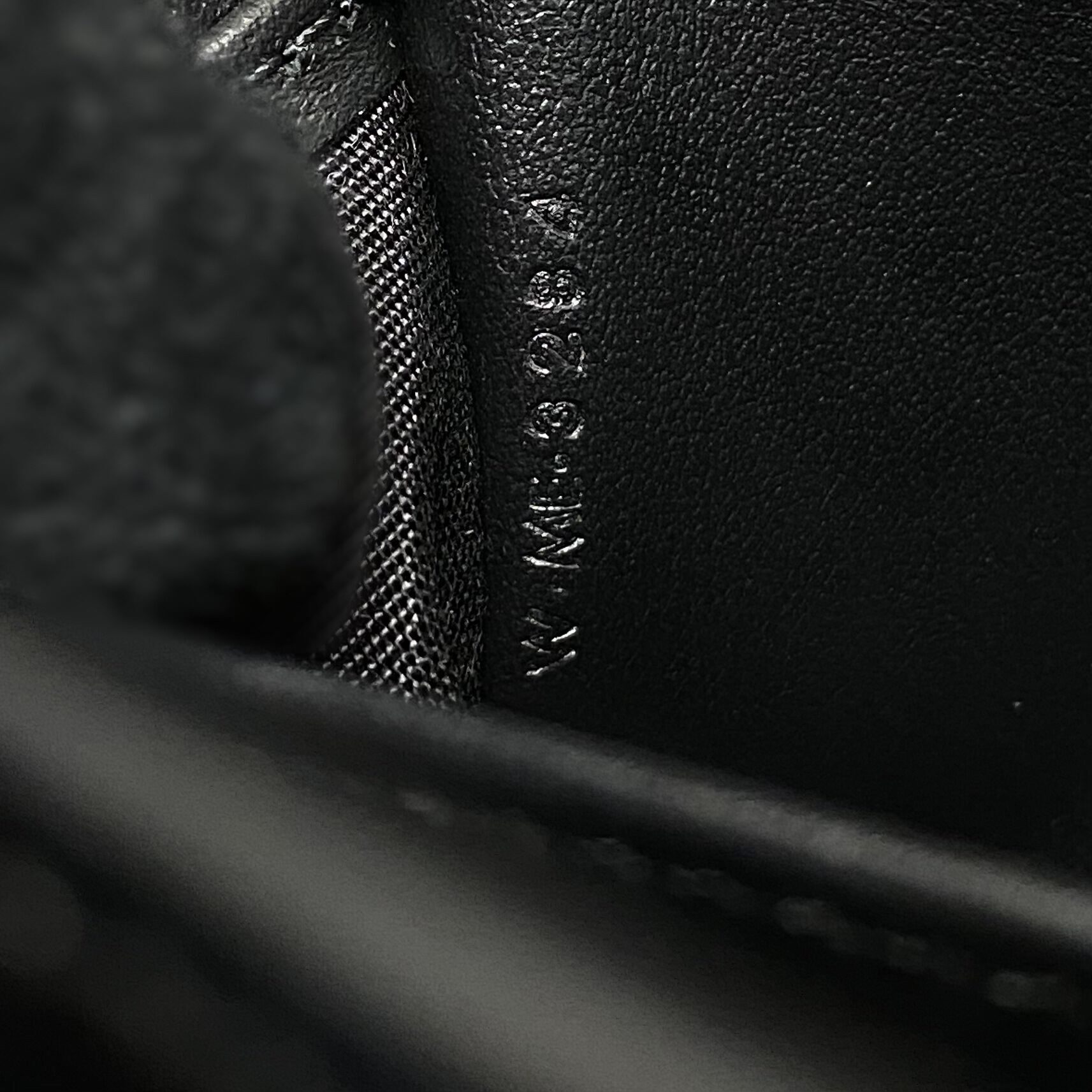 Bolsa Celine Triomphe Margo Wallet Chain Preta