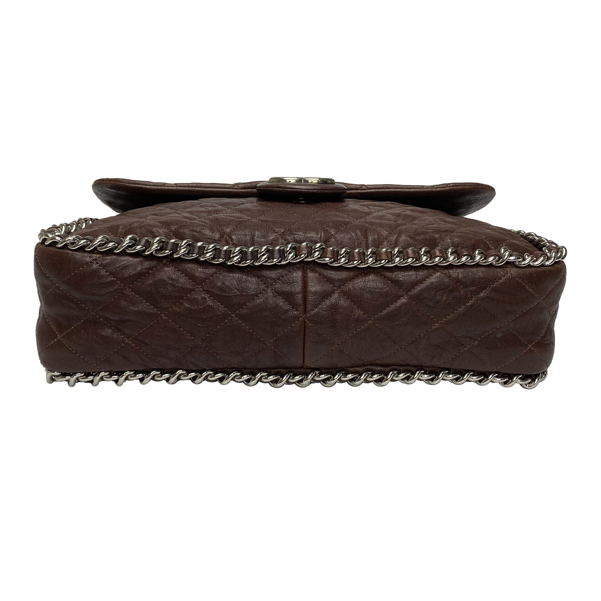 Bolsa Chanel Chain Around Maxi Flap Bag Marrom