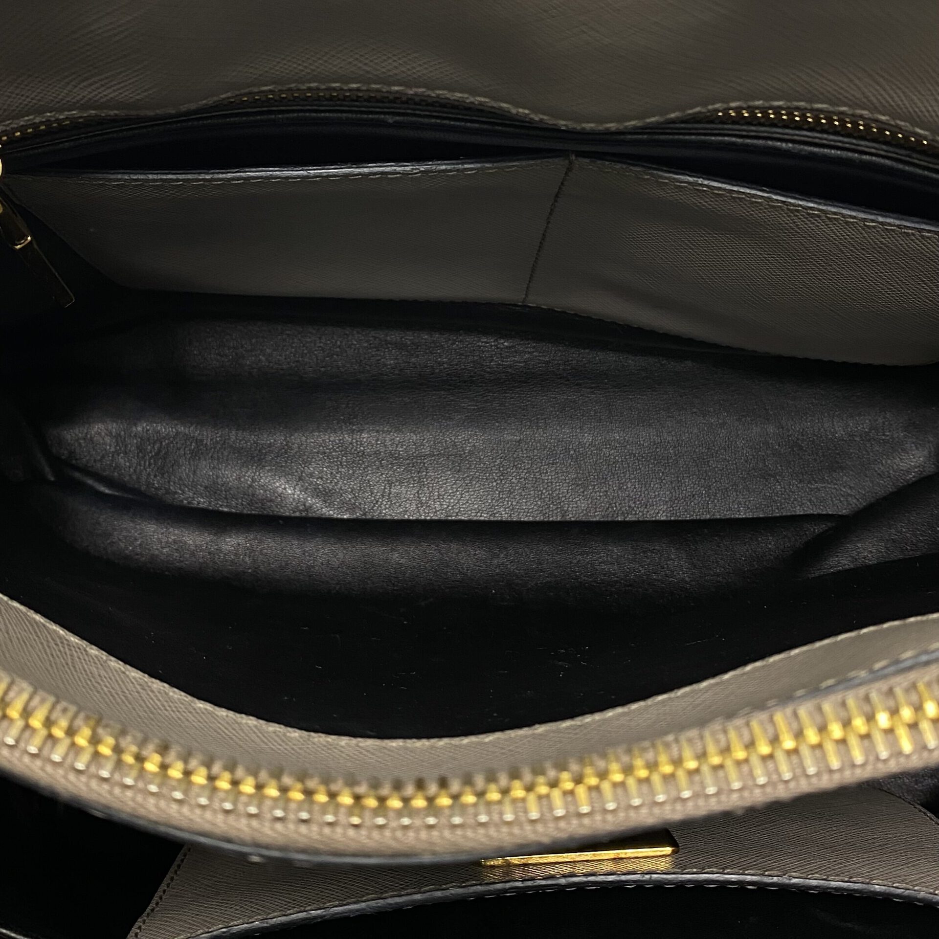 Bolsa Prada Saffiano Soft Leather Tote Cinza