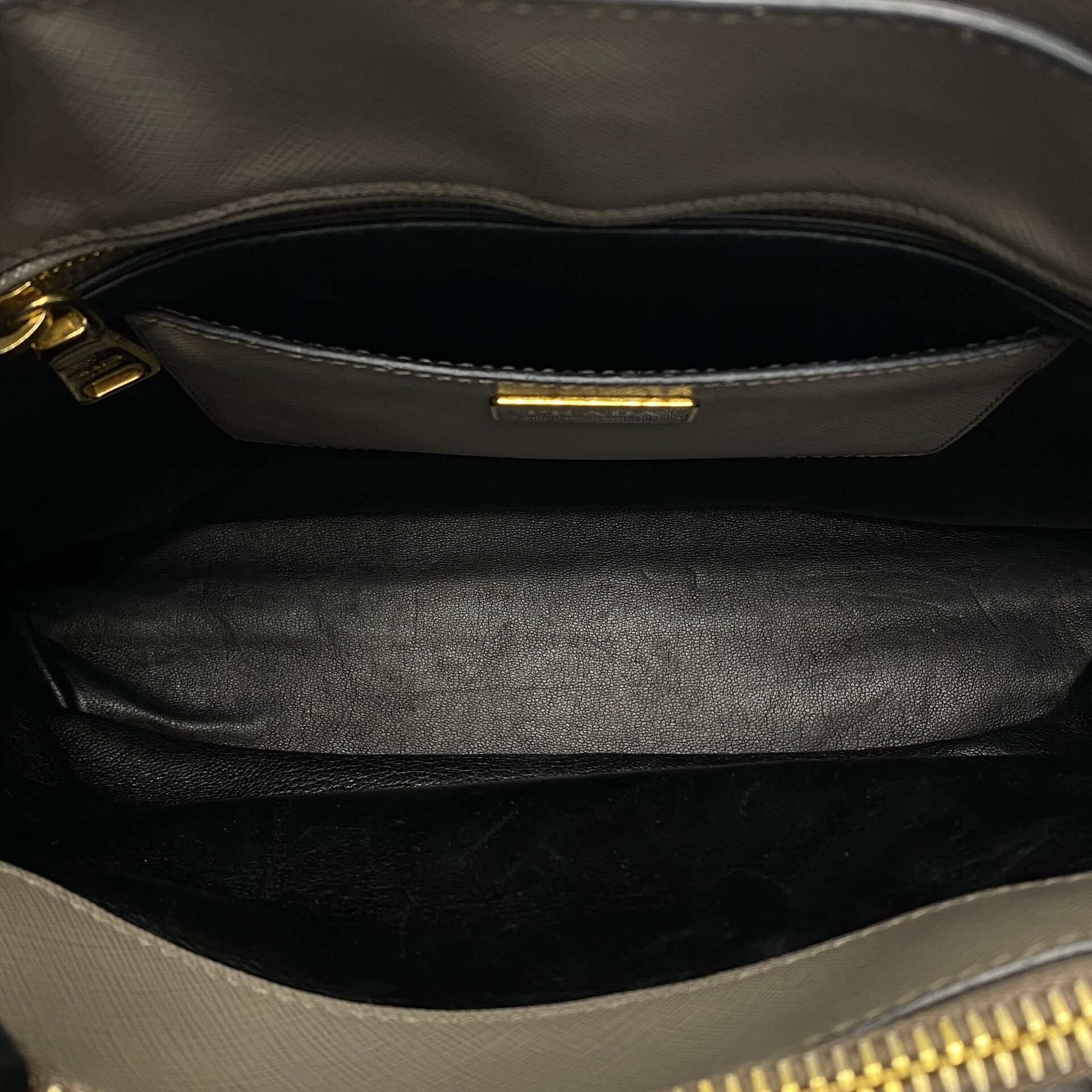 Bolsa Prada Saffiano Soft Leather Tote Cinza