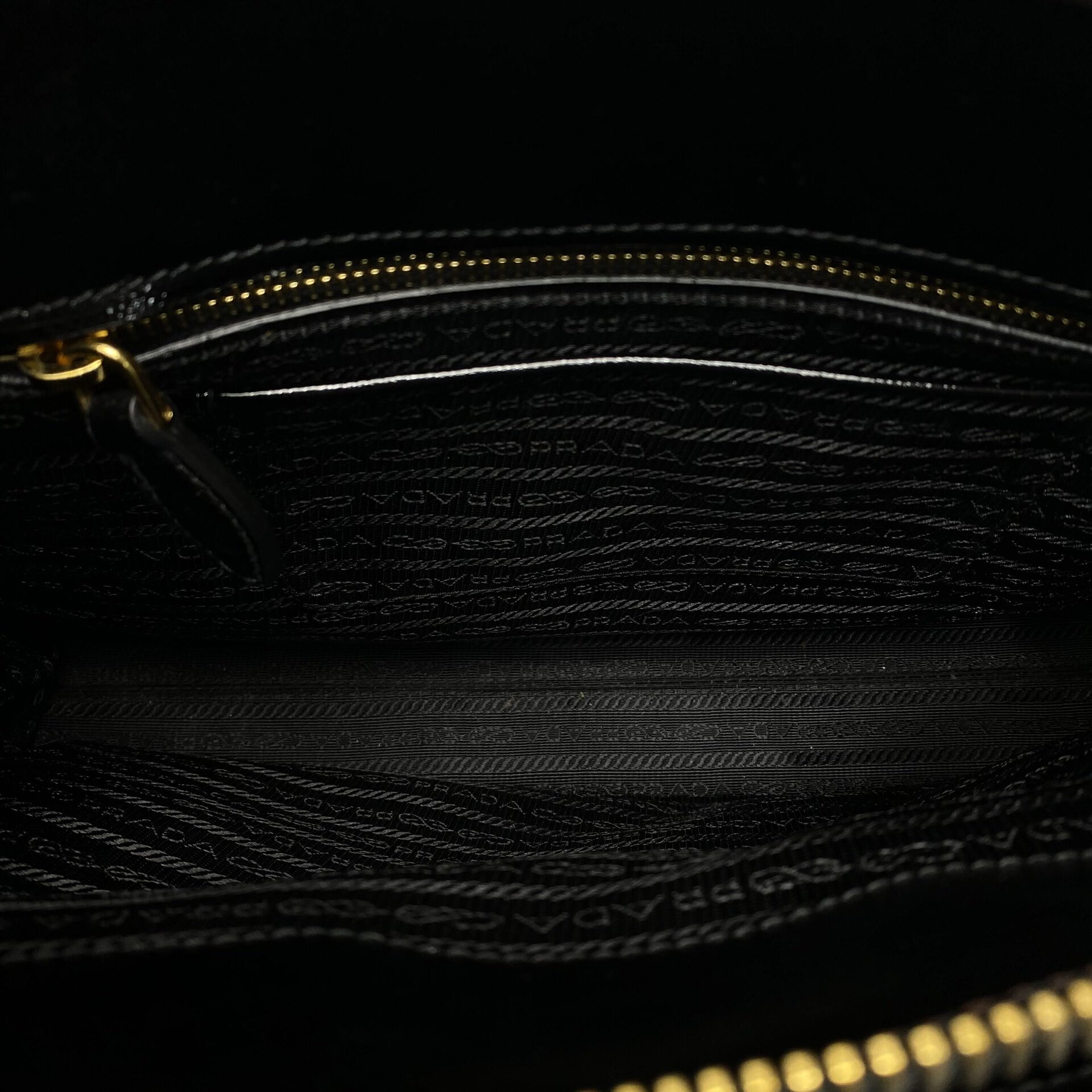 Bolsa Prada Saffiano Vernice Parabole Preta