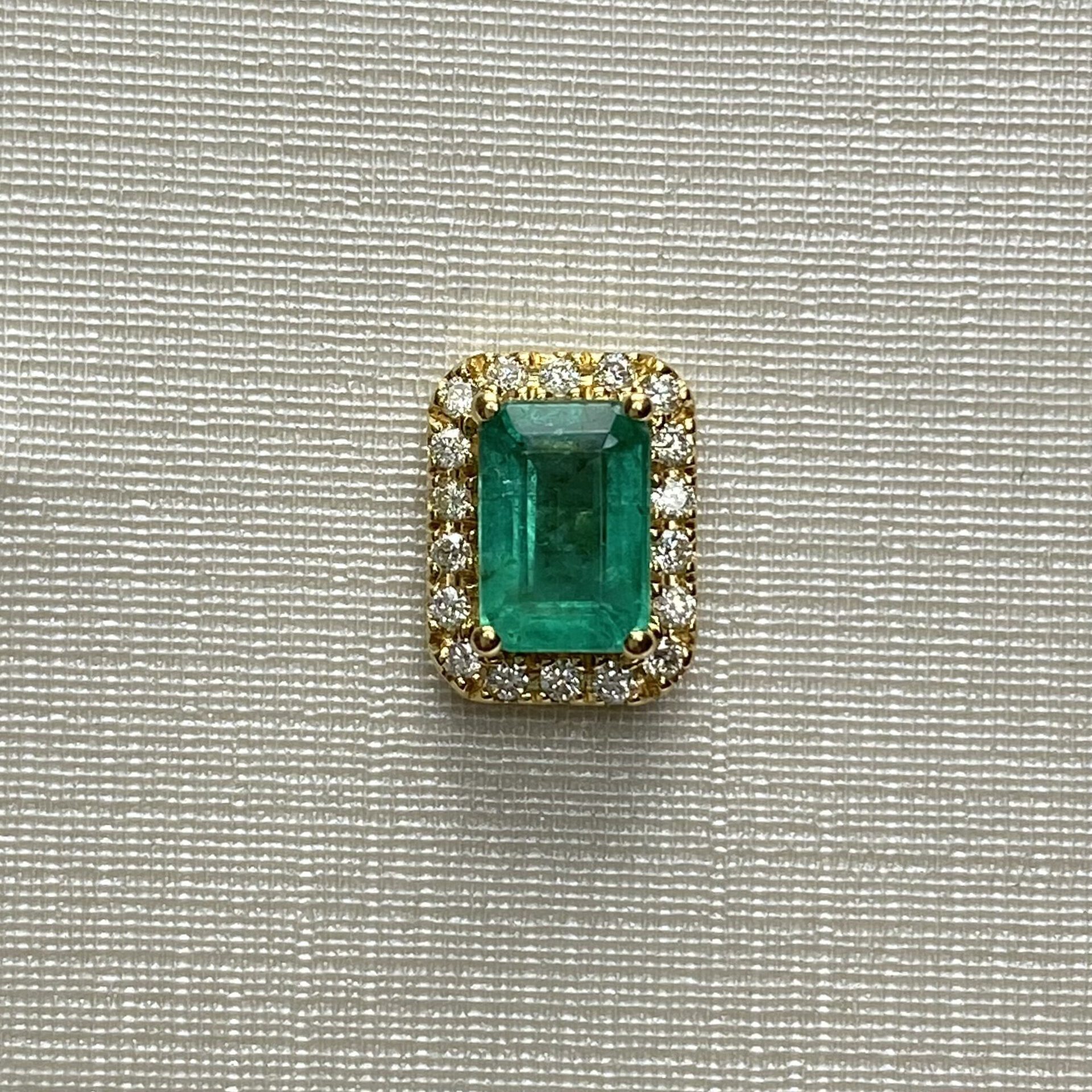 Par de Brincos Esmeraldas com Diamantes