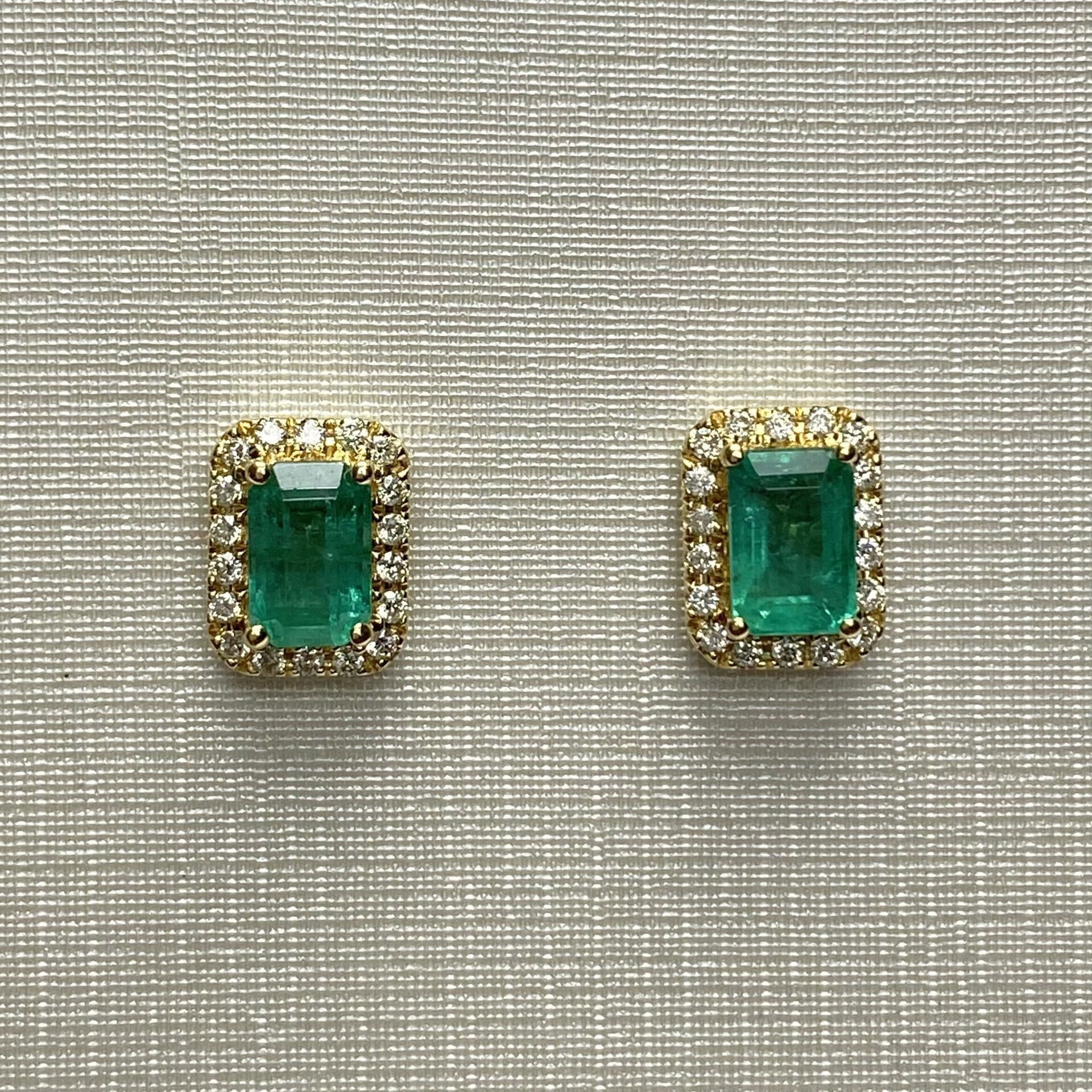 Par de Brincos Esmeraldas com Diamantes