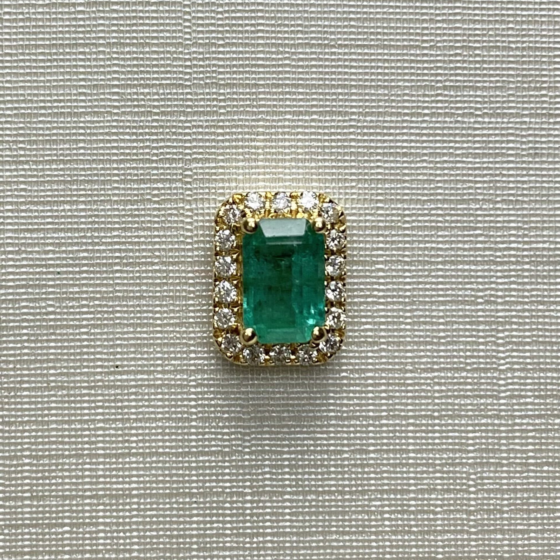 Par de Brincos Esmeraldas com Diamantes
