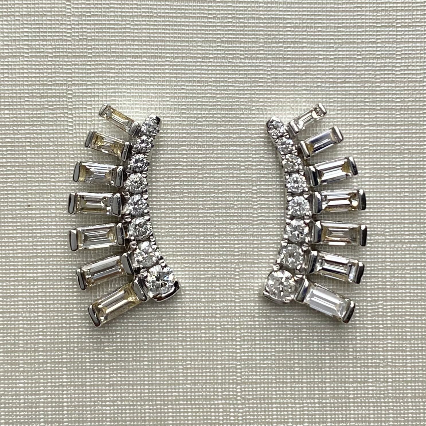 Par de Brincos Ear Cuff Diamantes Baguetes