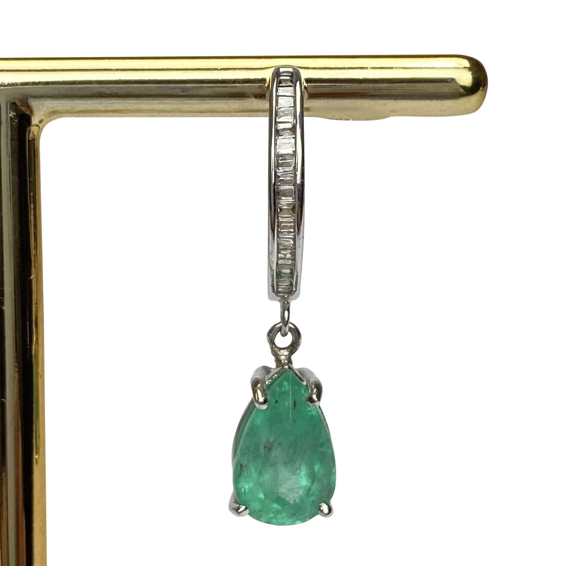 Par de Brincos Argola com Esmeraldas