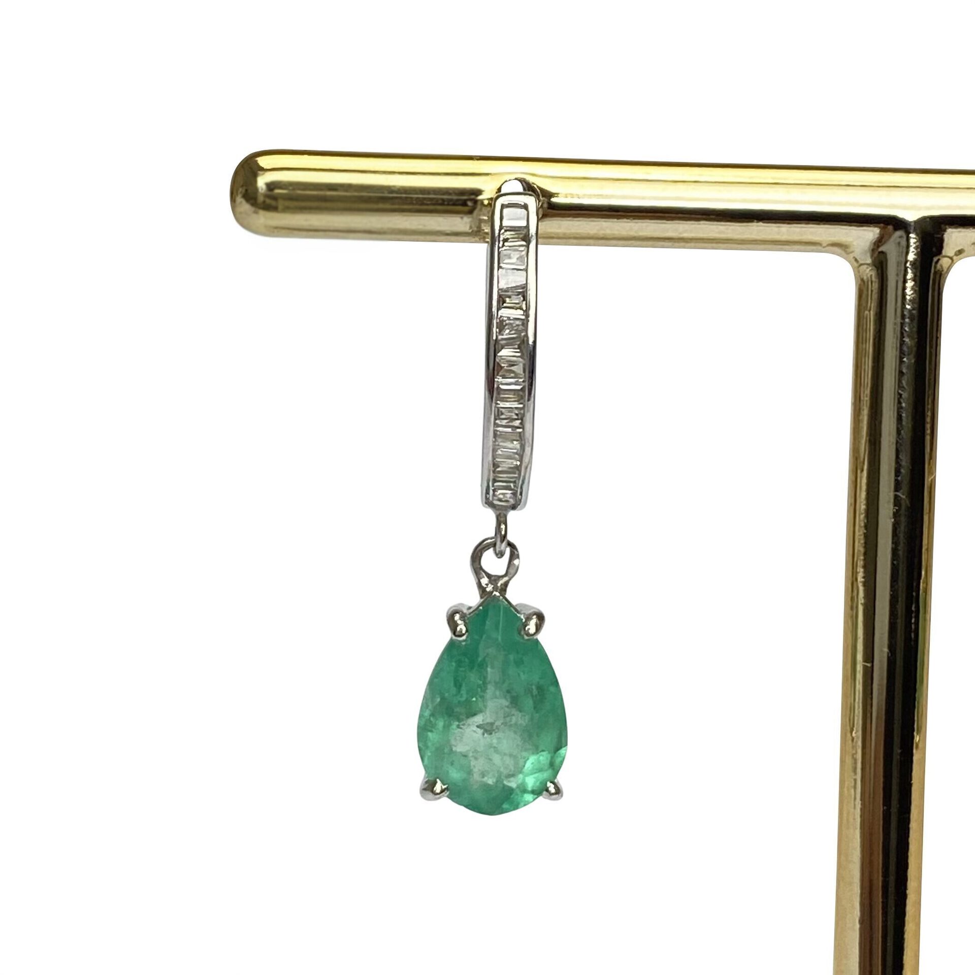 Par de Brincos Argola com Esmeraldas