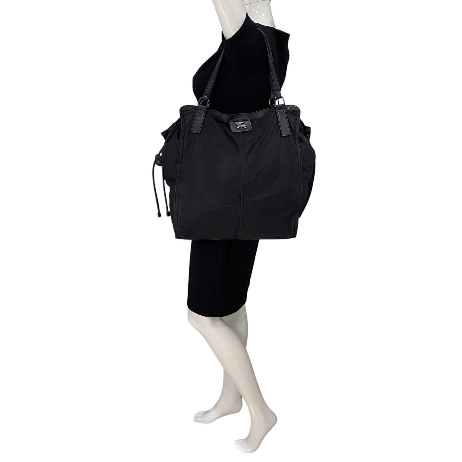 Bolsa Burberry Buckleigh Packable Nylon Preta